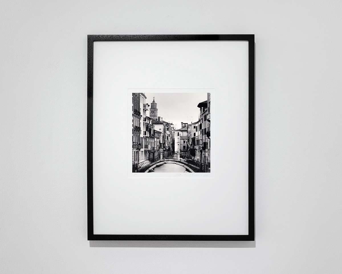 Grand canal Dorsoduro, Venise, Italie - Photograph de Michael Kenna