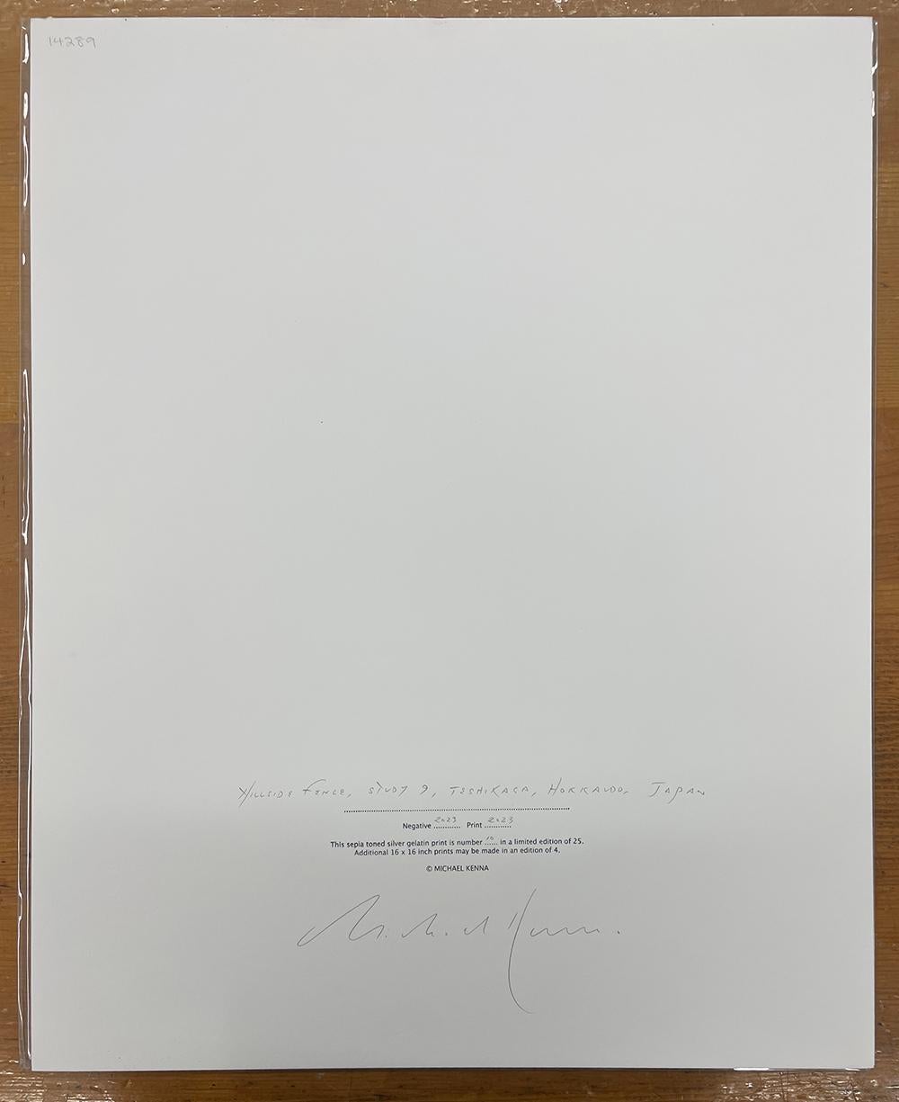 Zaun am Hang, Studie 9, Teshikaga, Hokkaido, Japan - Schnee, minimalistisch, abstrakt im Angebot 3