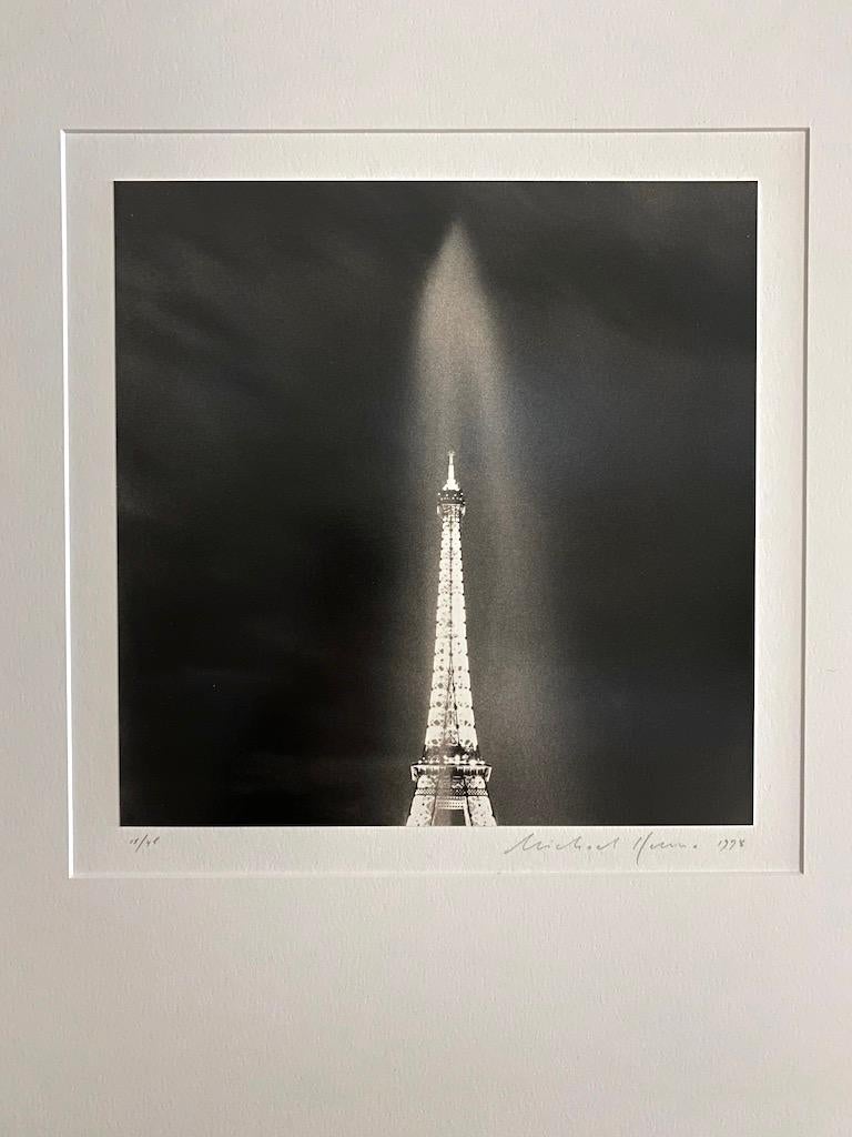 Conto alla rovescia del millennio, Parigi, Francia - Fotografia in bianco e nero, Architettura - Photograph Contemporaneo di Michael Kenna