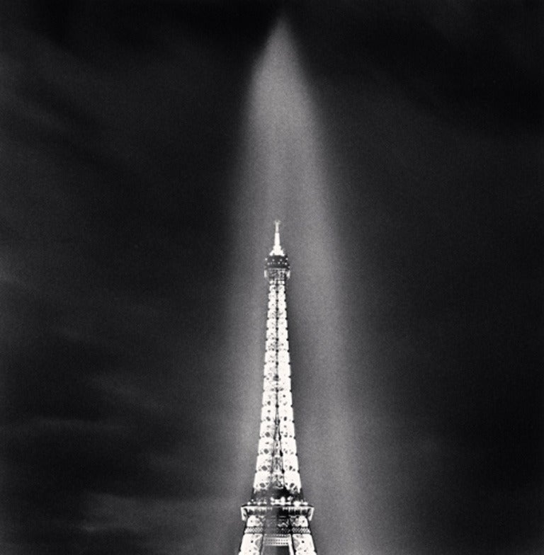 Black and White Photograph di Michael Kenna - Conto alla rovescia del millennio, Parigi, Francia - Fotografia in bianco e nero, Architettura