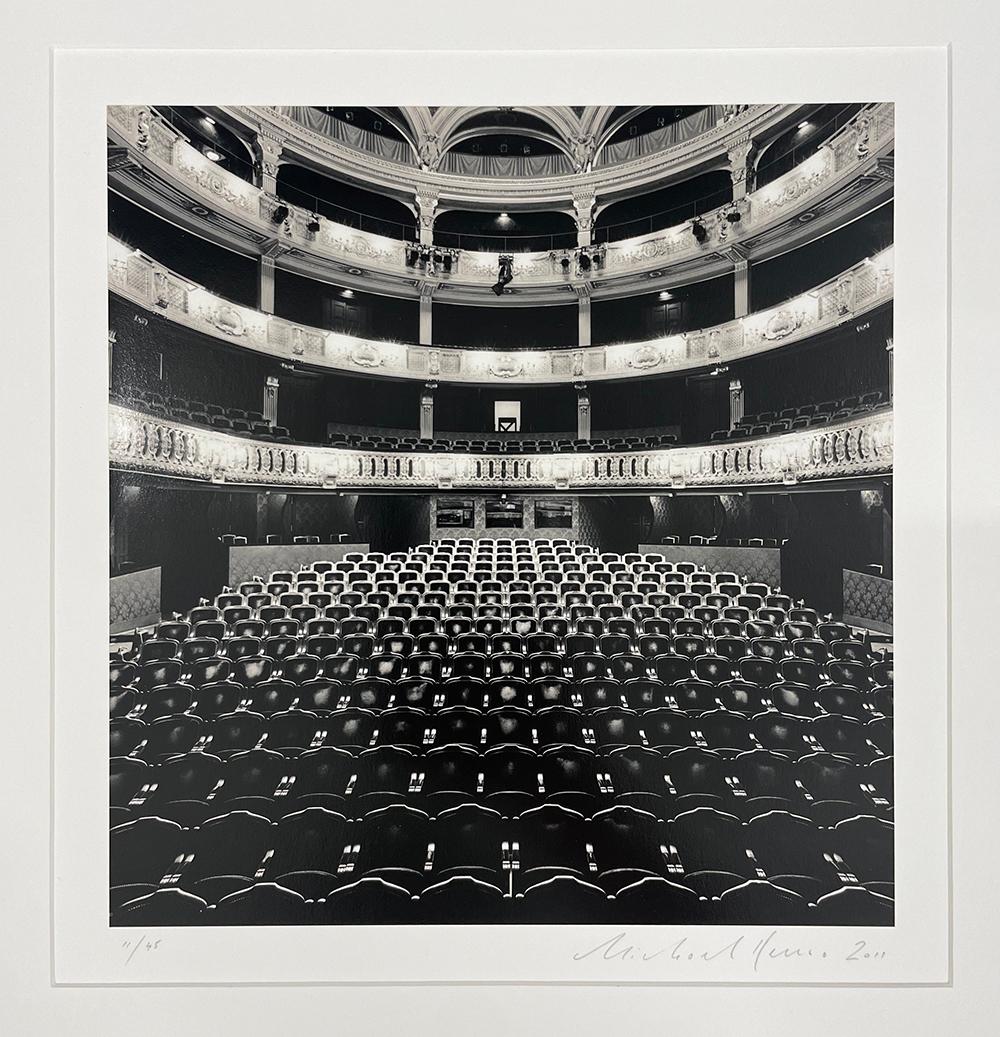 Teatro Odeon, Studio 1, Parigi, Francia - Photograph Contemporaneo di Michael Kenna