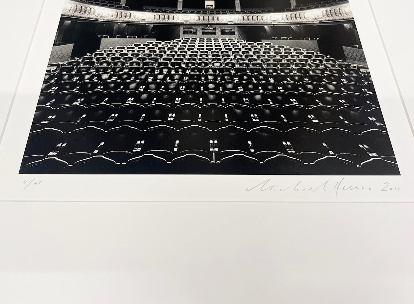 Teatro Odeon, Studio 1, Parigi, Francia - Black and White Photograph Nero di Michael Kenna