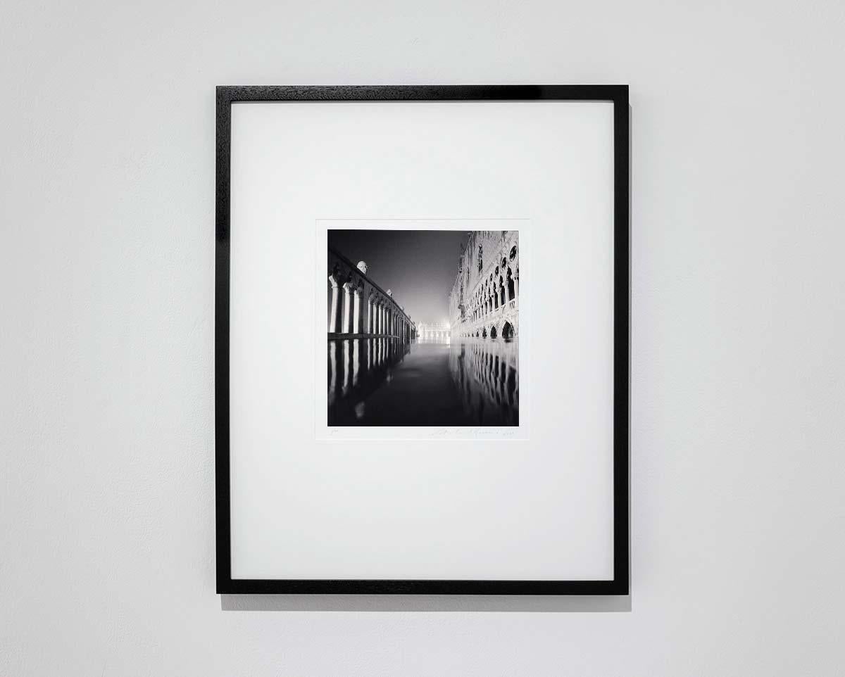 Reflejo del Palacio Ducal, Venecia, Italia - Photograph de Michael Kenna