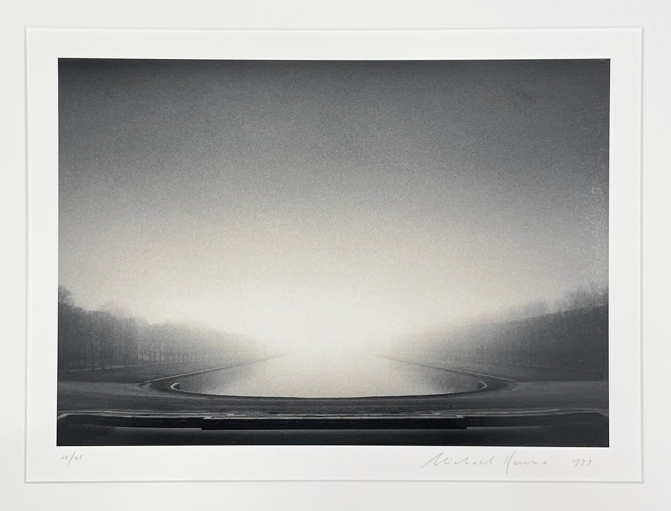 Petit Canal, Versailles, Frankreich (Zeitgenössisch), Photograph, von Michael Kenna