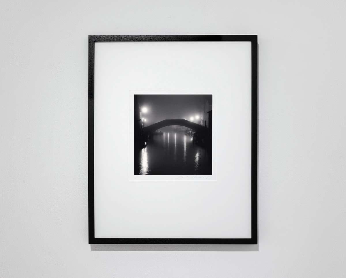 Puente Fondamenta Bonini, Venecia, Italia - Photograph de Michael Kenna