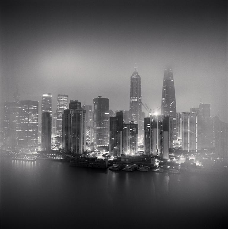 Landscape Photograph Michael Kenna - Skyline, Shanghai, Étude 5, Chine