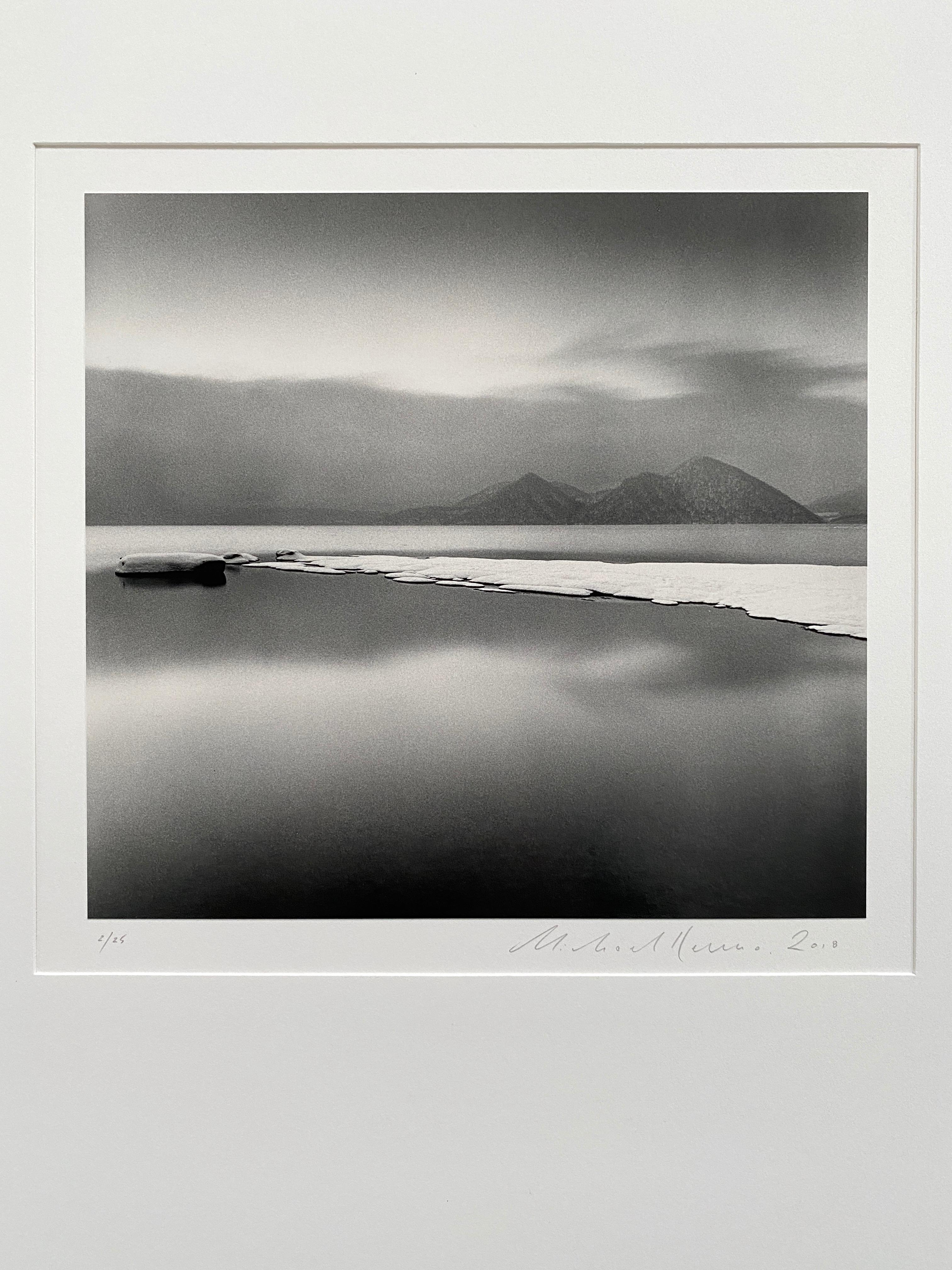 Toya Lake Boulder, Studie 2, Hokkaido, Japan (Zeitgenössisch), Photograph, von Michael Kenna
