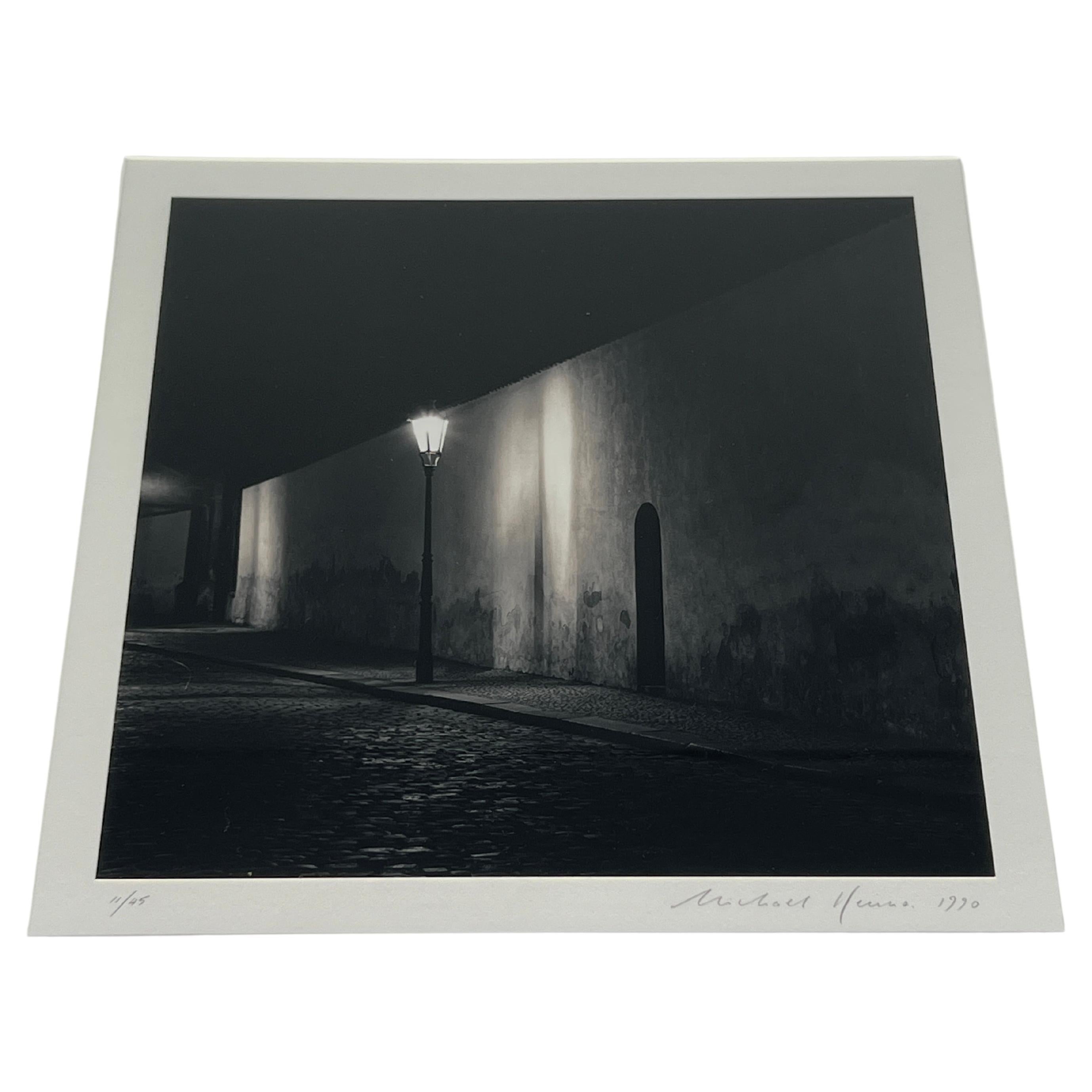 Michael Kenna, "Entrada, Praga, Checoslovaquia" Fotografía en gelatina de plata en venta