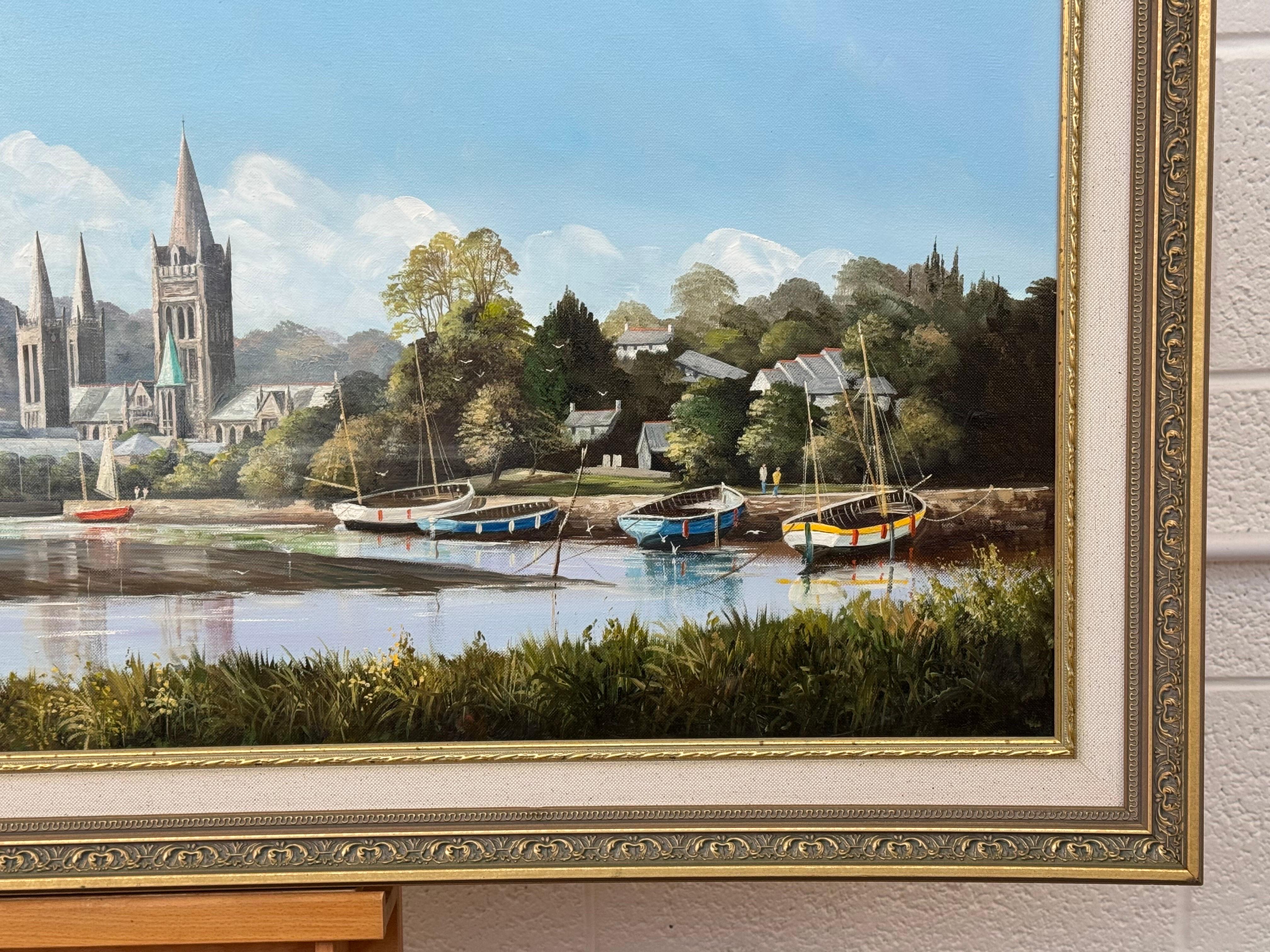 Pintura de Figuras y Barcos en el Puerto de Truro con la Catedral por un Artista Británico en venta 4