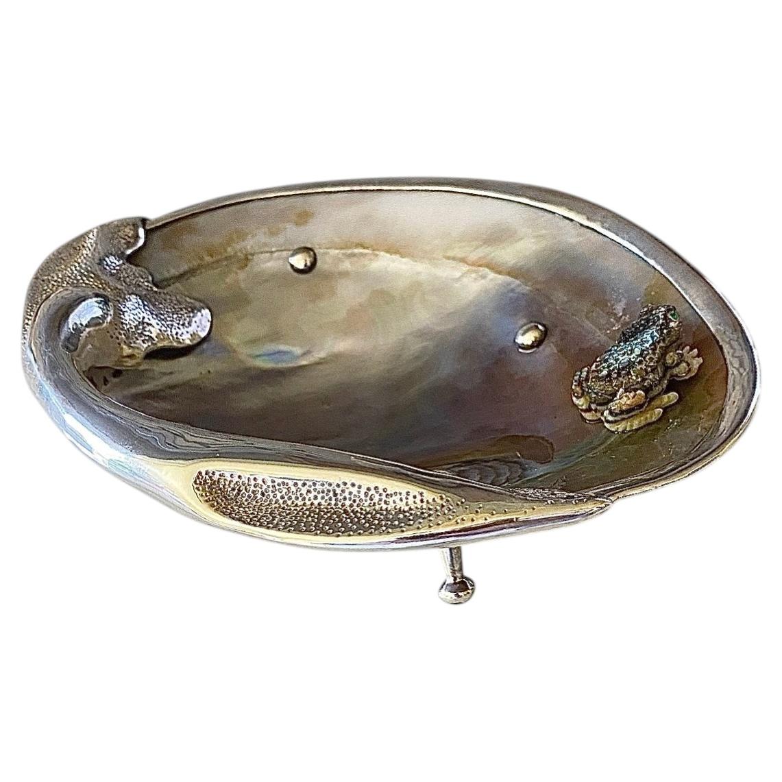 Michael Kneebone – Schmuckschale aus Abalone-Muschel, Silber, Perlmutt und Smaragd im Angebot