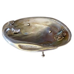 Michael Kneebone – Schmuckschale aus Abalone-Muschel, Silber, Perlmutt und Smaragd