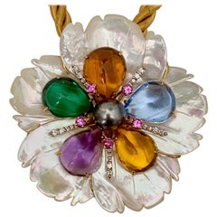 Michael Kneebone Pendentif fleur en améthyste, citrine, topaze, saphir rose, diamant et fleur