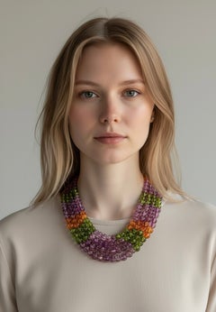 Collar de Michael Kneebone con cuentas talladas de varios hilos: amatista, peridoto y citrino