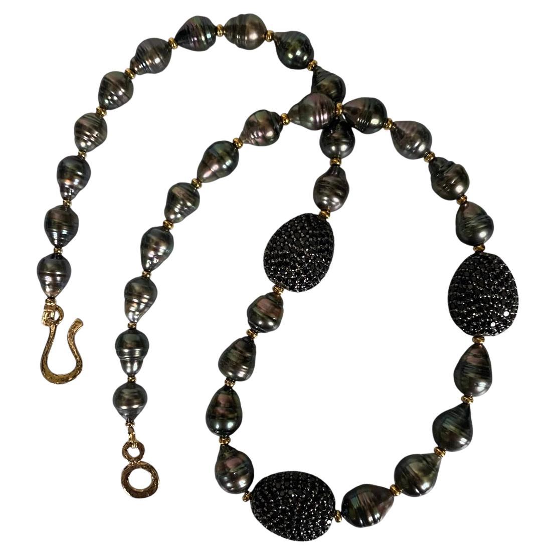 Michael Kneebone Collana barocca di perle di Tahiti nere e diamanti neri in vendita