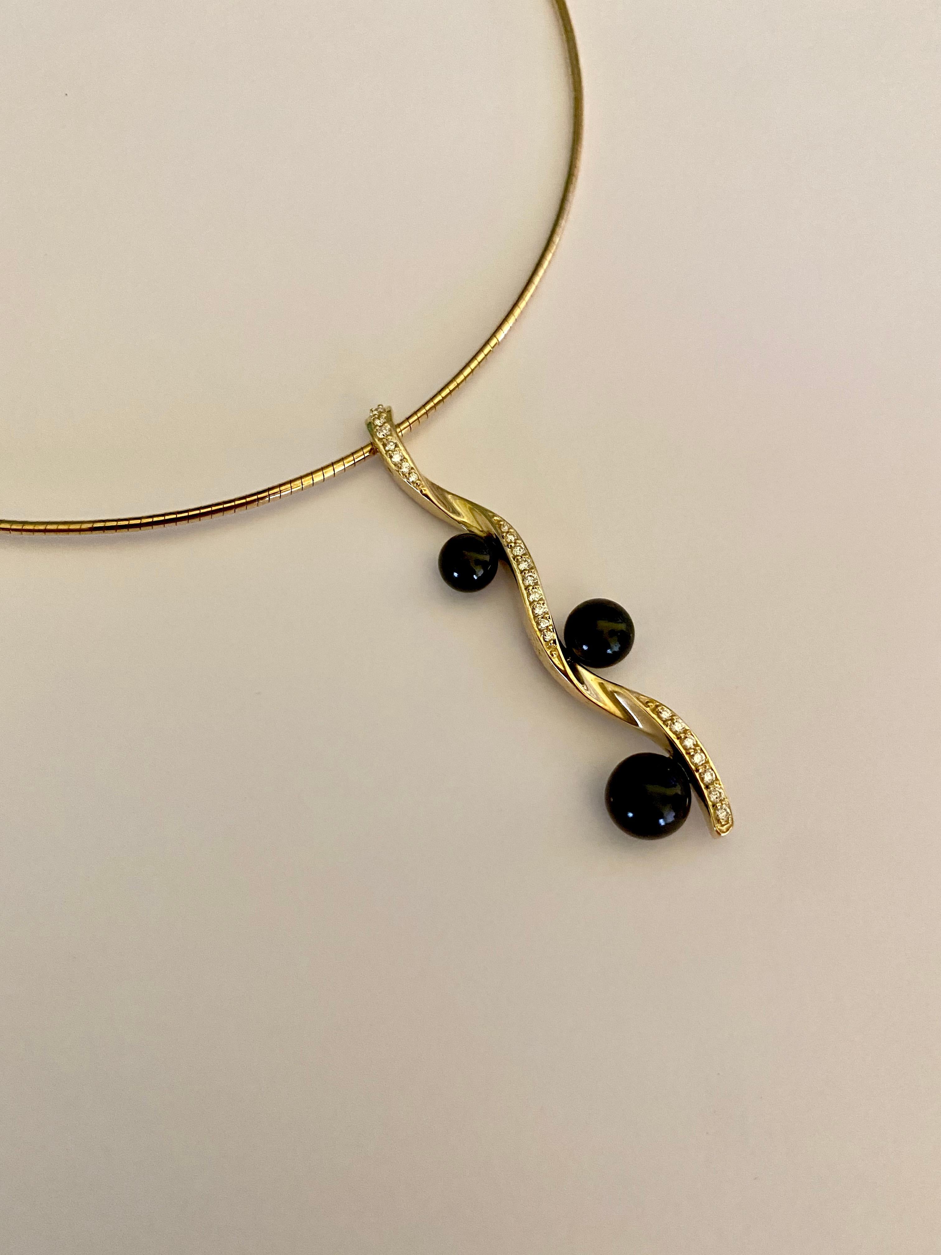 Michael Kneebone Pendentif Helix en perles Akoya noires et diamants Pour femmes en vente