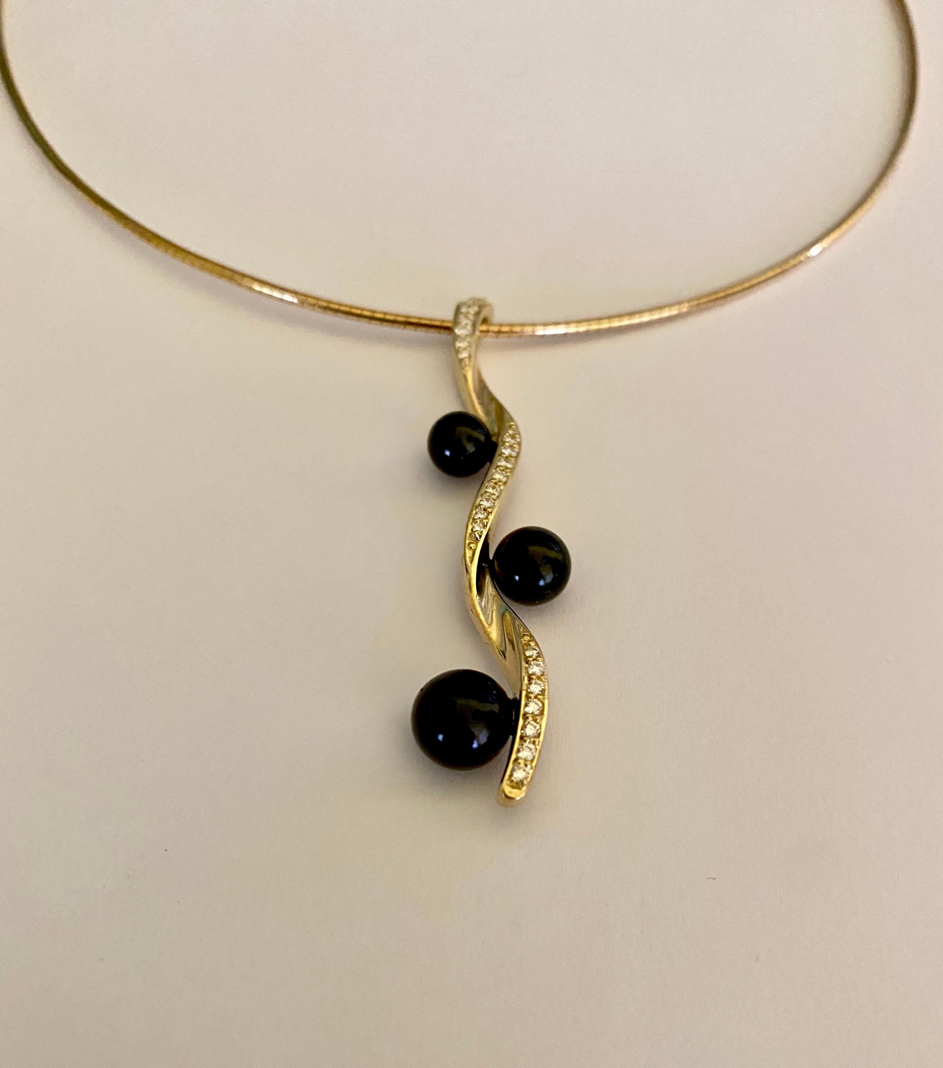 Michael Kneebone Pendentif Helix en perles Akoya noires et diamants en vente 3
