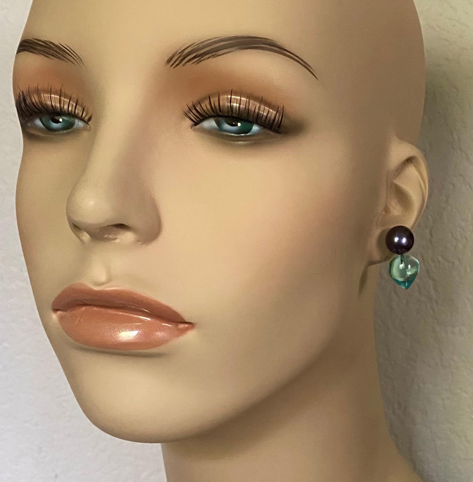 Donna Michael Kneebone - Orecchini a goccia con perle nere e topazio azzurro in vendita