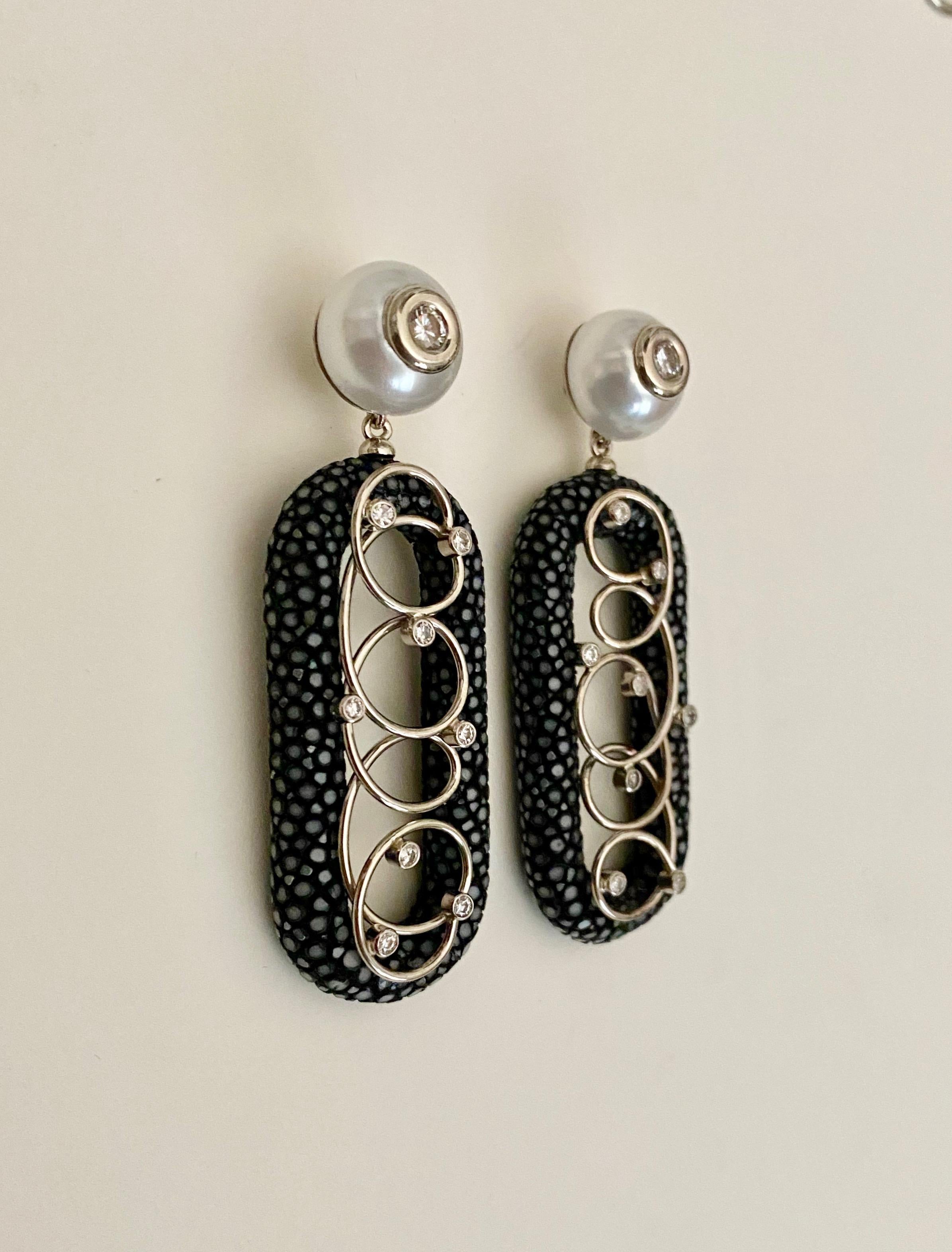 Michael Kneebone Ohrhänger, schwarz Shagreen weiße Perle Diamant im Angebot 5