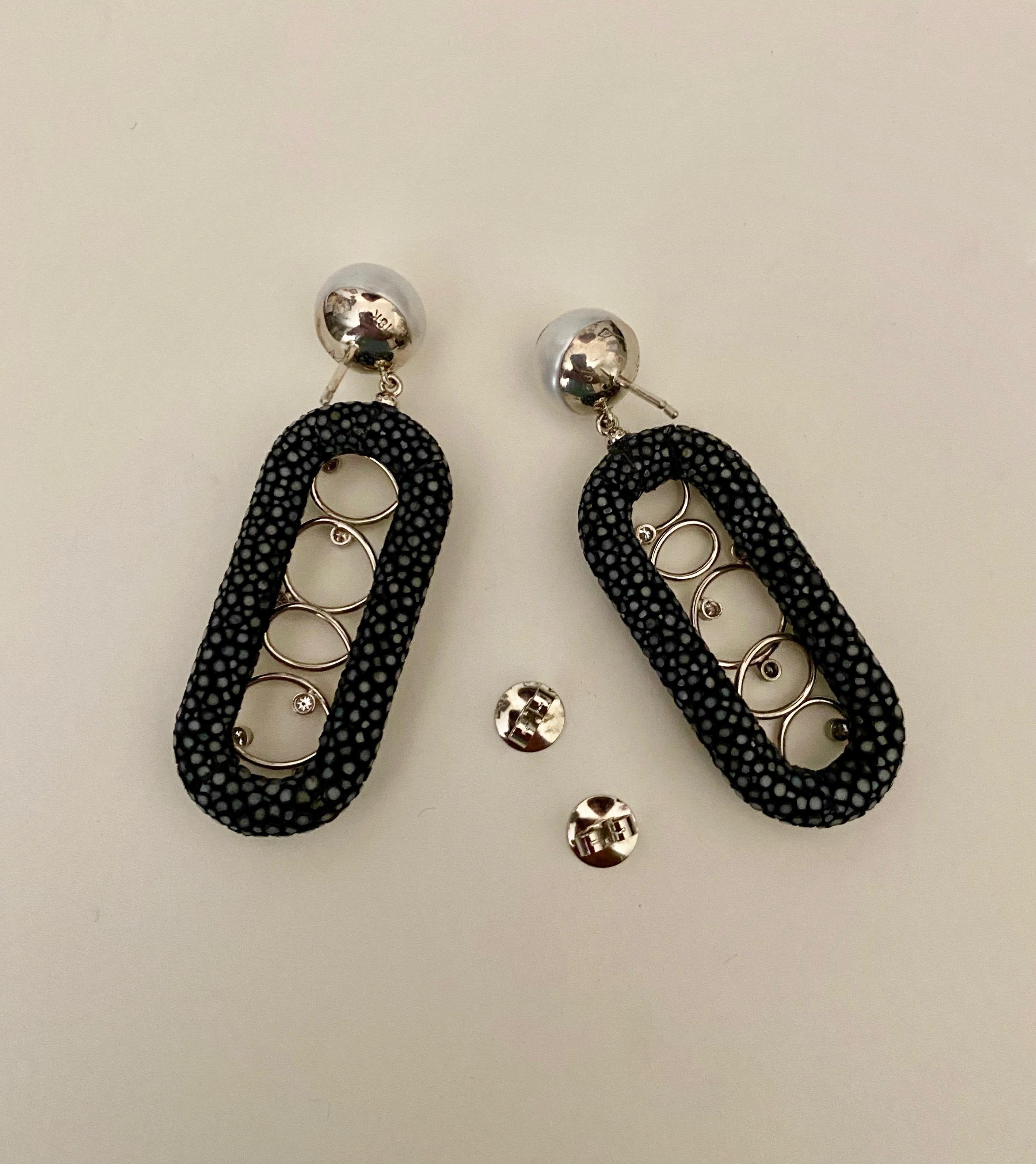 Michael Kneebone Ohrhänger, schwarz Shagreen weiße Perle Diamant im Angebot 6