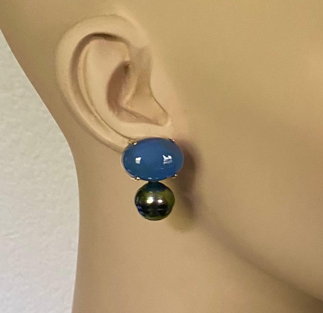 Michael Kneebone Pendants d'oreilles en calcédoine bleue et perles de Tahita arc-en-ciel en vente 4
