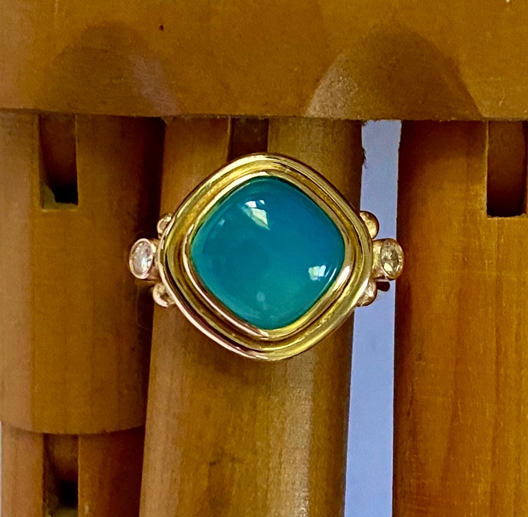 Michael Kneebone Ring aus blauem Chalcedon mit weißem Diamanten im Archaikstil für Damen oder Herren im Angebot