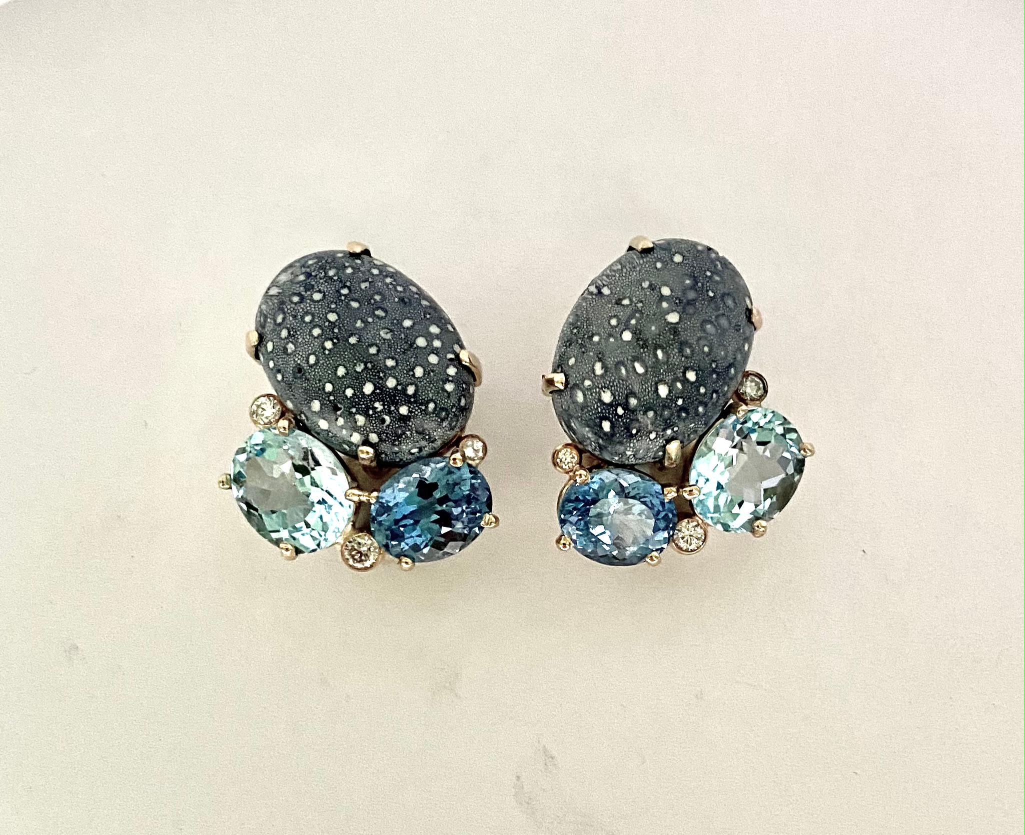 Michael Kneebone Pendientes Racimo Coral Esponja Azul Topacio Azul Diamante Contemporáneo en venta