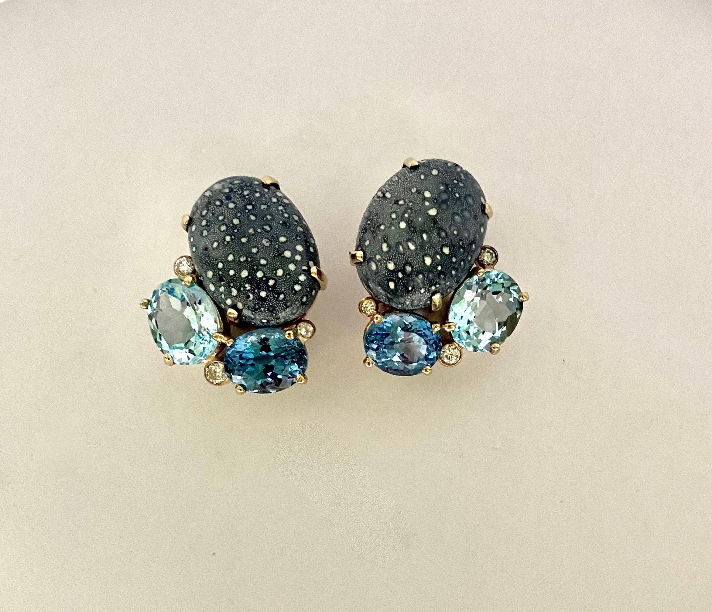 Michael Kneebone Pendientes Racimo Coral Esponja Azul Topacio Azul Diamante en Nuevo estado para la venta en Austin, TX