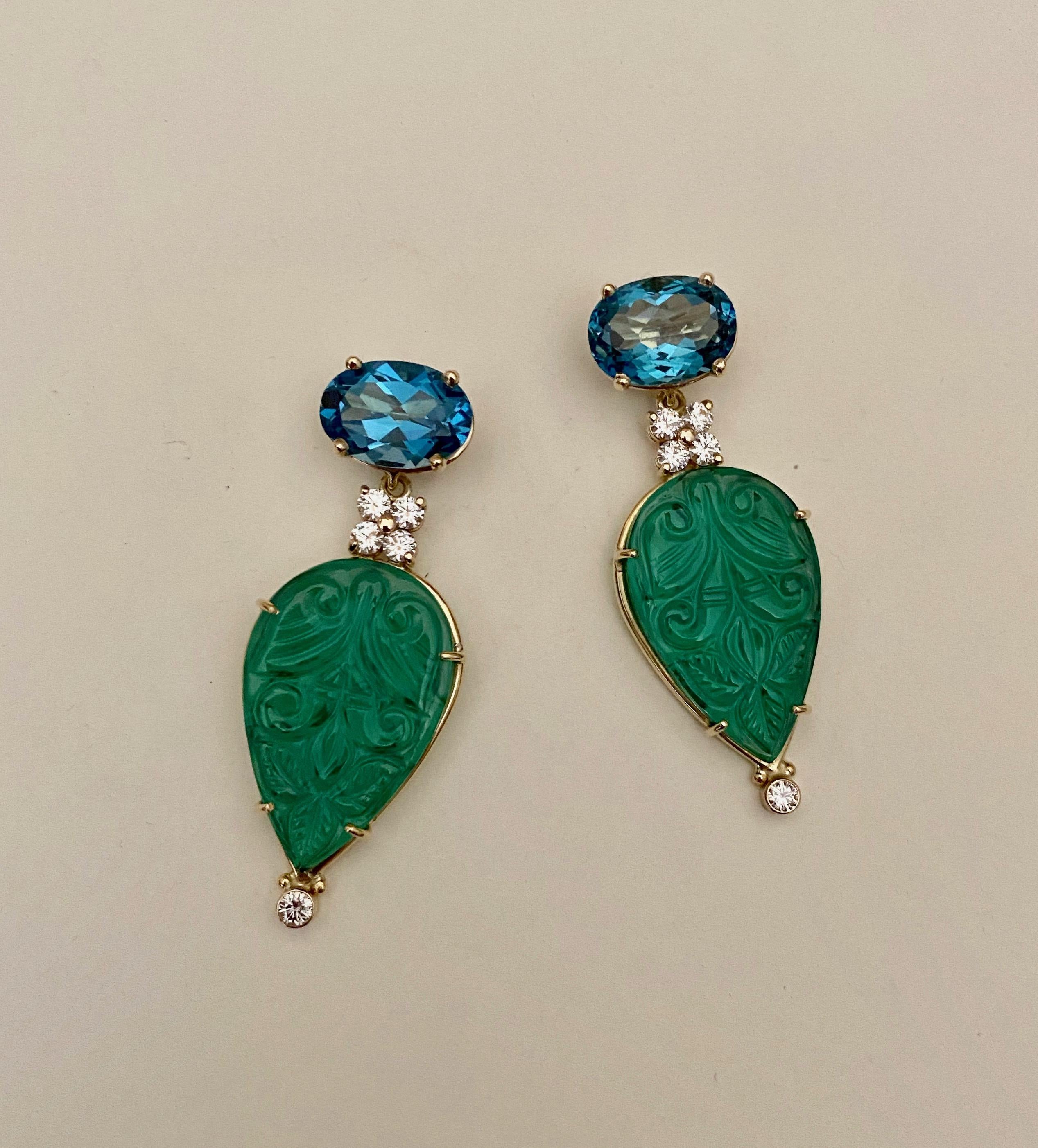 Michael Kneebone Boucles d'oreilles pendantes en topaze bleue, diamant et quartz vert sculpté Pour femmes en vente