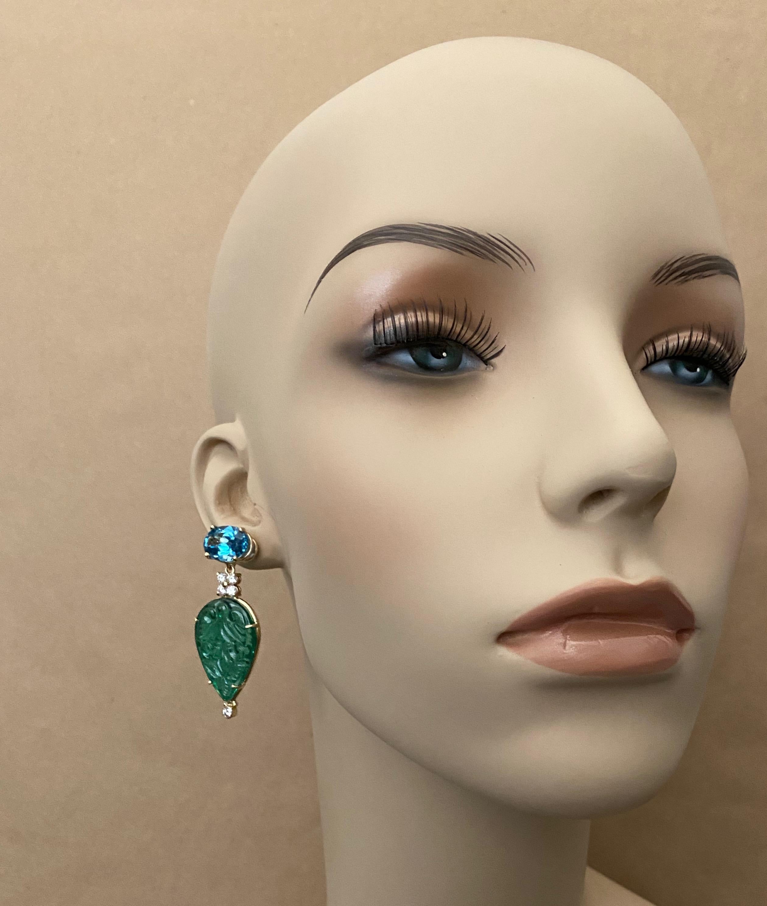 Michael Kneebone Boucles d'oreilles pendantes en topaze bleue, diamant et quartz vert sculpté en vente 3