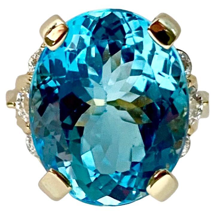 Michael Kneebone Bague cocktail en topaze bleue et diamants en vente