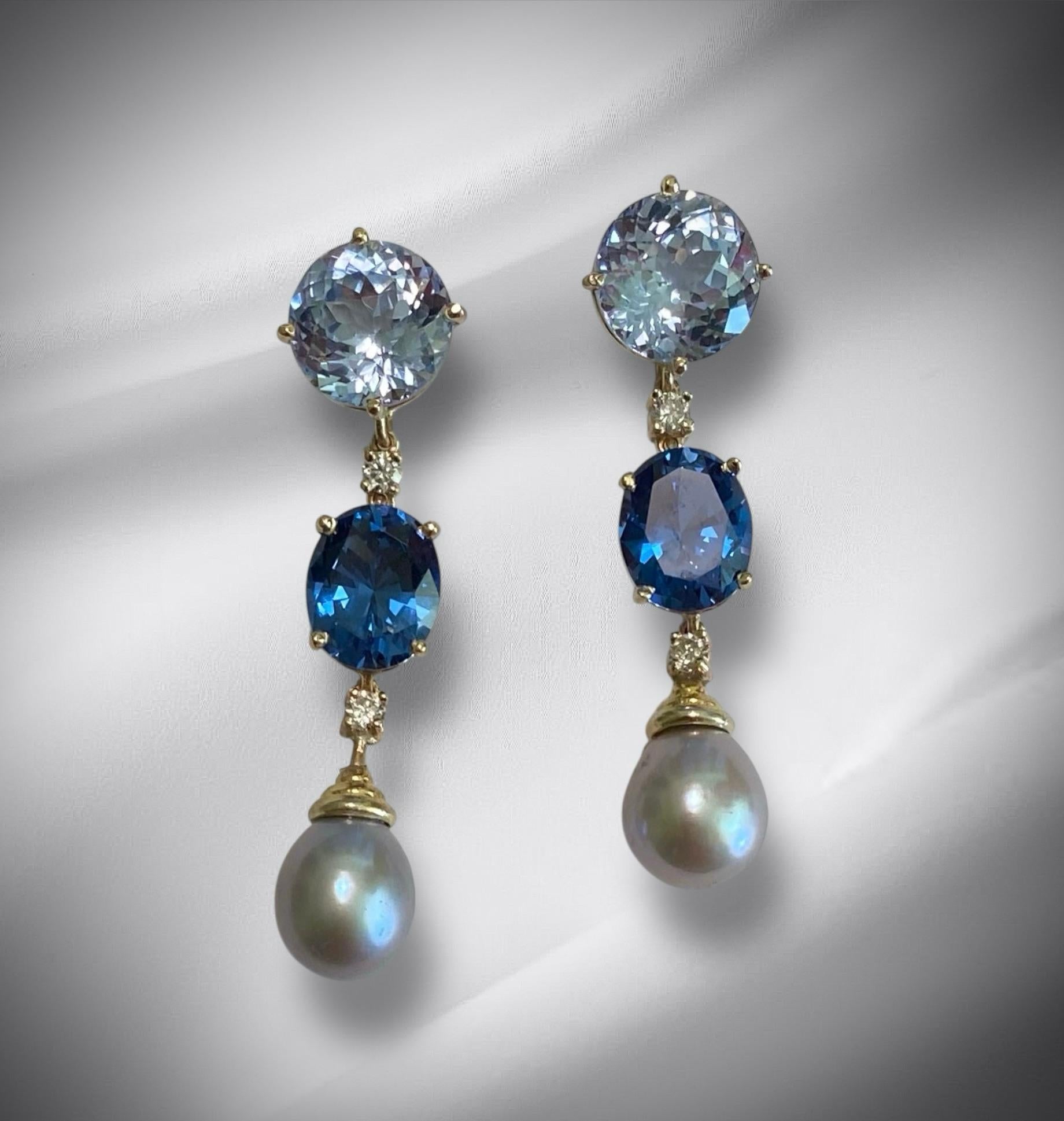 Michael Kneebone - Boucles d'oreilles pendantes en topaze bleue, diamant et perle Neuf - En vente à Austin, TX