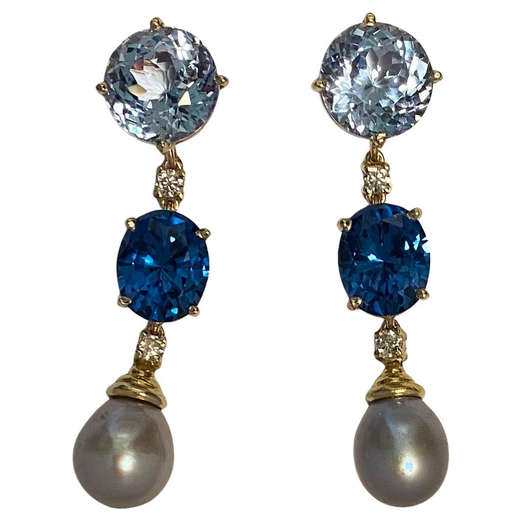 Michael Kneebone - Boucles d'oreilles pendantes en topaze bleue, diamant et perle en vente