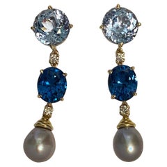 Michael Kneebone - Boucles d'oreilles pendantes en topaze bleue, diamant et perle
