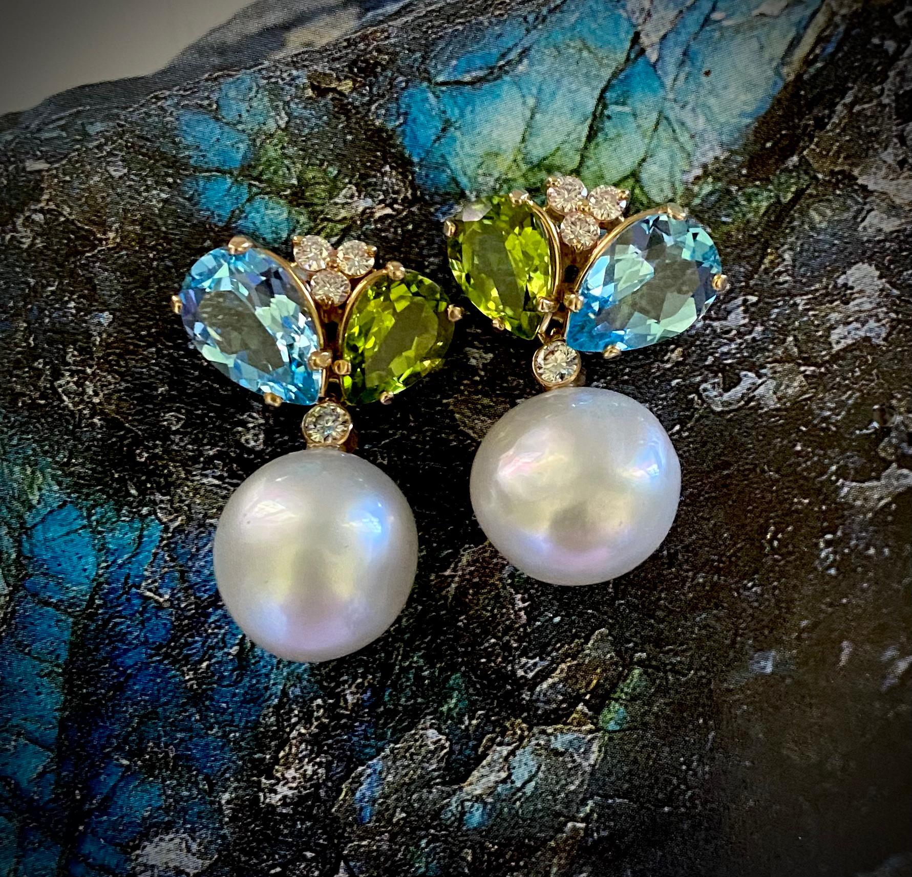 Contemporain Michael Kneebone Pendants d'oreilles en topaze bleue, péridots et perles des mers du Sud en vente