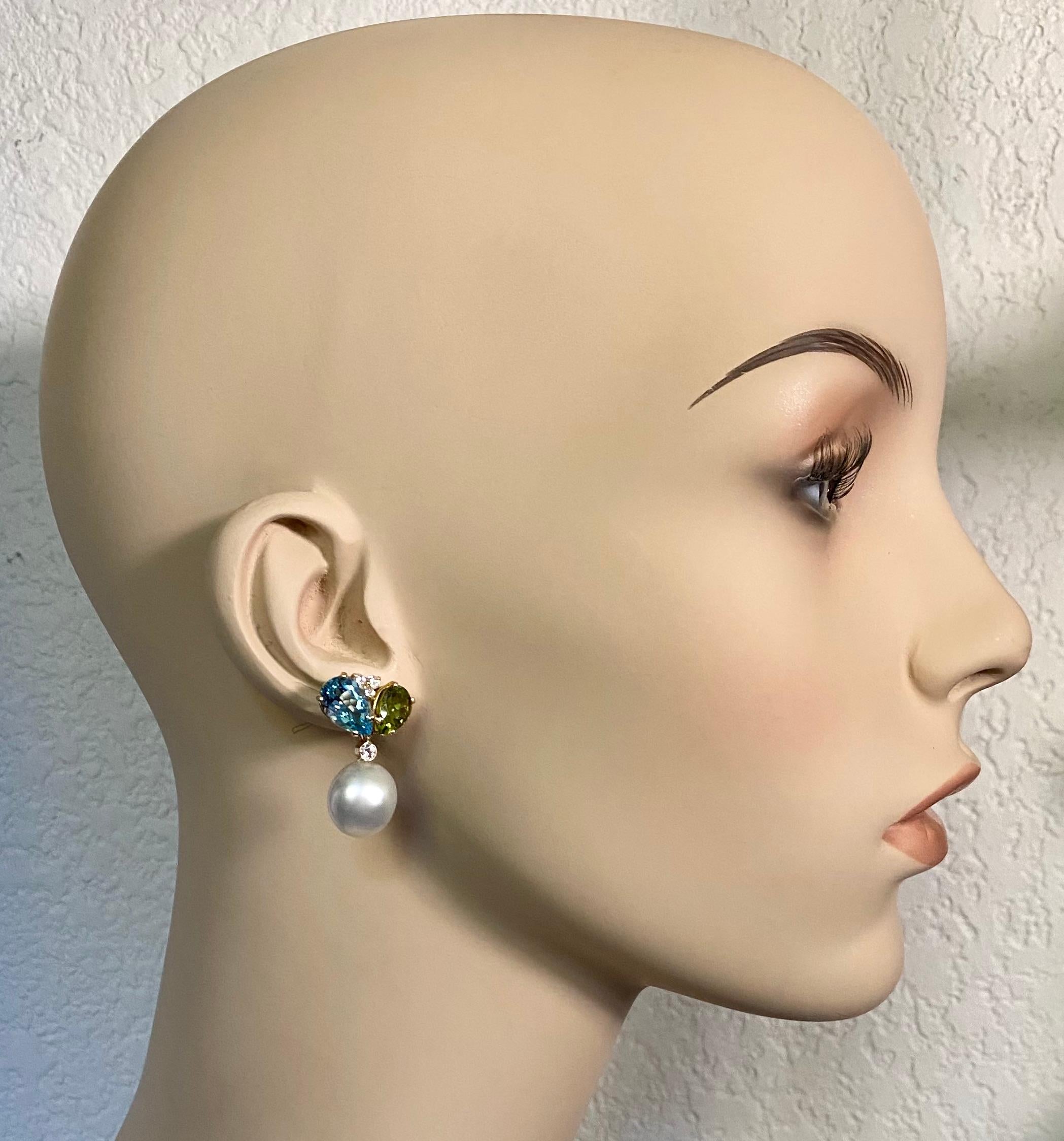 Michael Kneebone Pendants d'oreilles en topaze bleue, péridots et perles des mers du Sud en vente 2