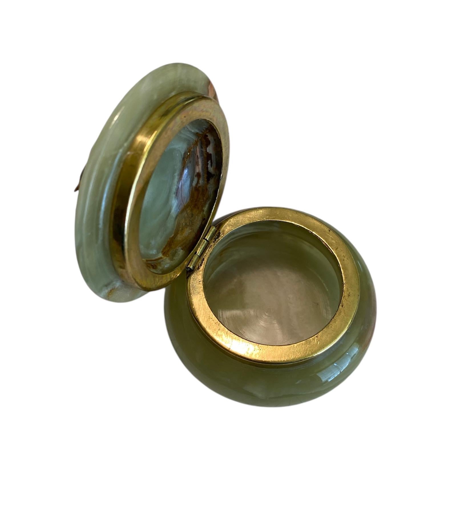 Michael Kneebone Bronze Sleeping Dormouse Onyx Gold Ring Box In New Condition For Sale In Austin, TX