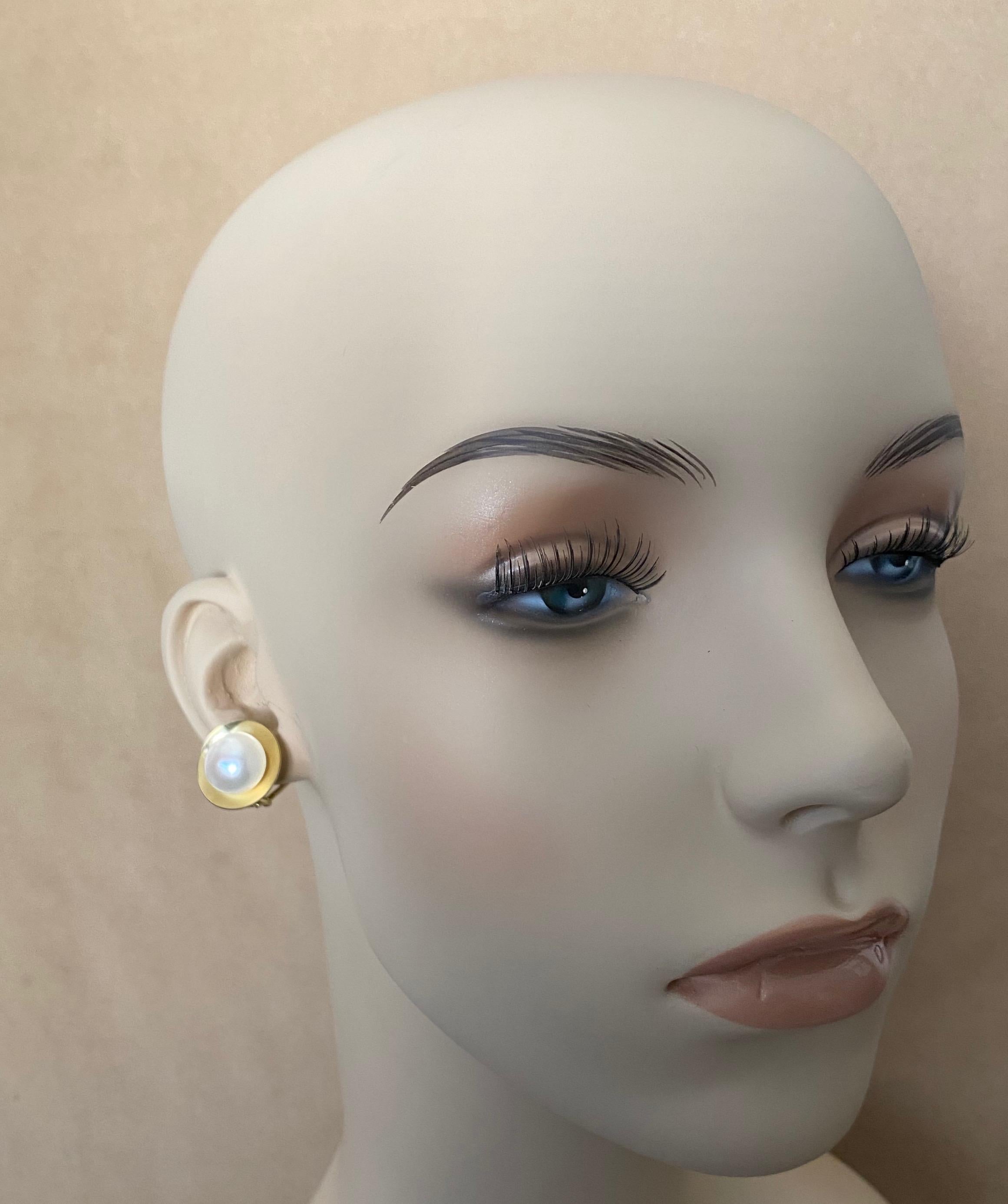 Women's Michael Kneebone Button Pearl 18 Karat Yellow Gold Button Earrings