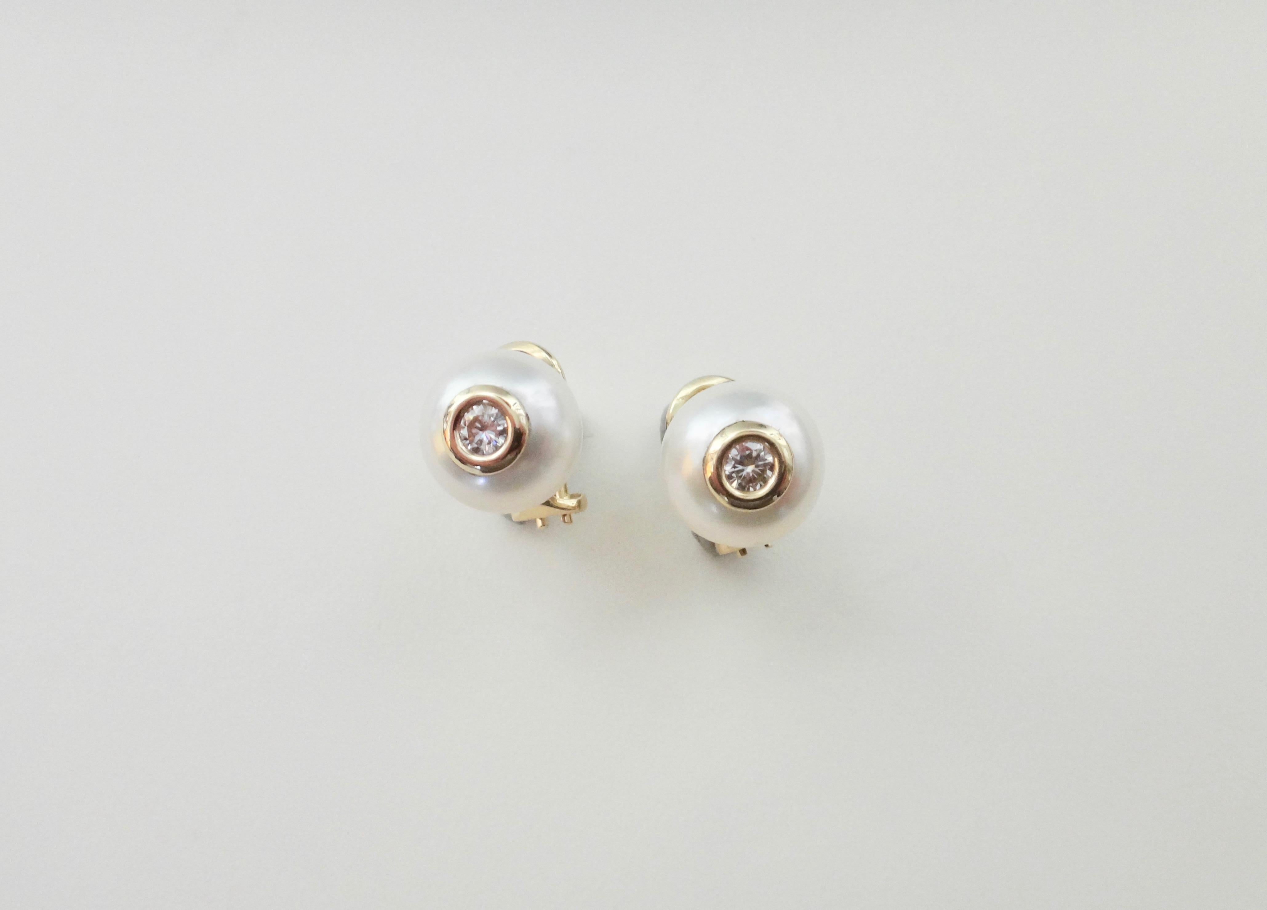 Contemporary Michael Kneebone Button Pearl Inlayed White Diamond Stud Earrings