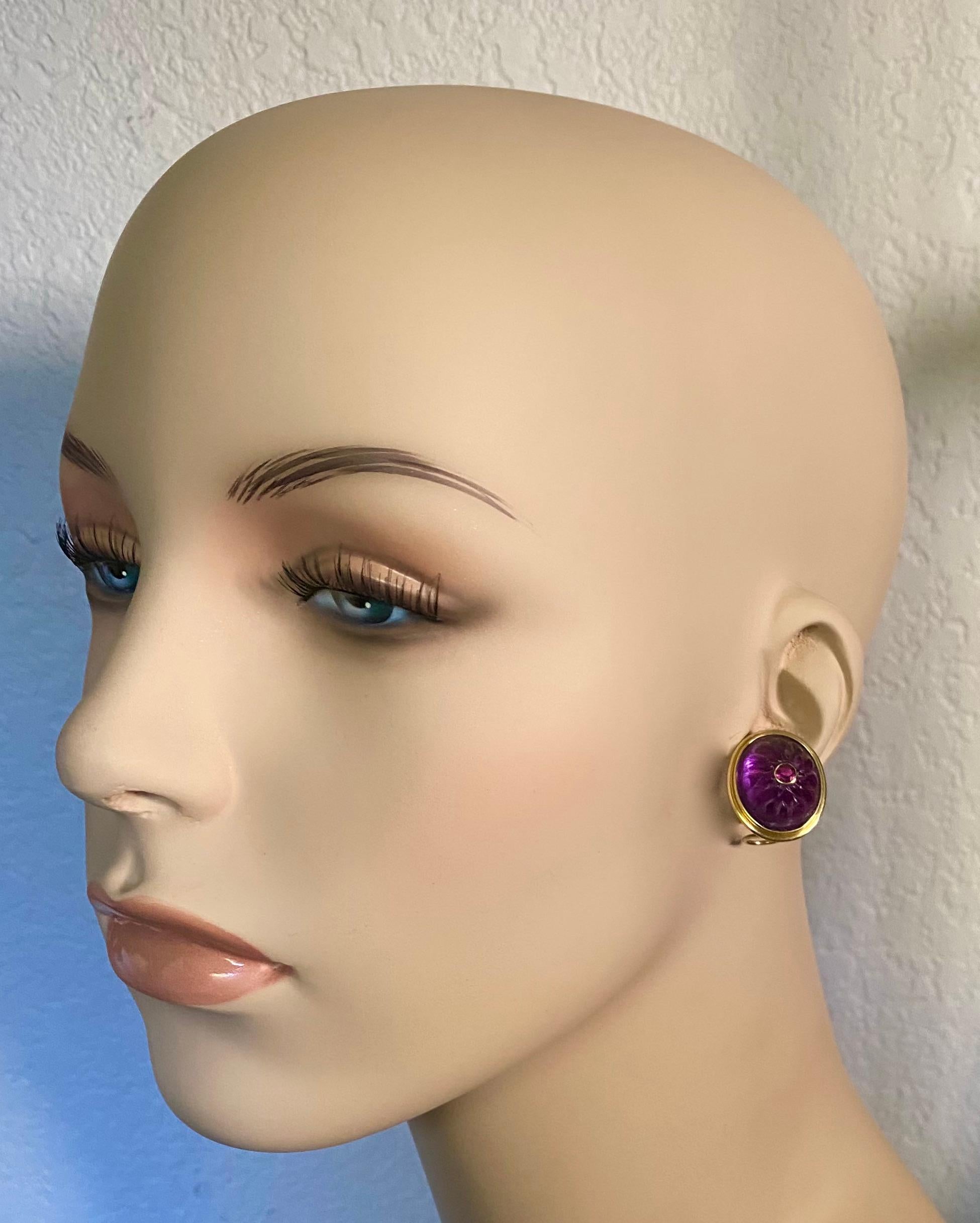 Michael Kneebone Carved Amethyst Rhodolite Garnet Button Earrings In New Condition For Sale In Austin, TX