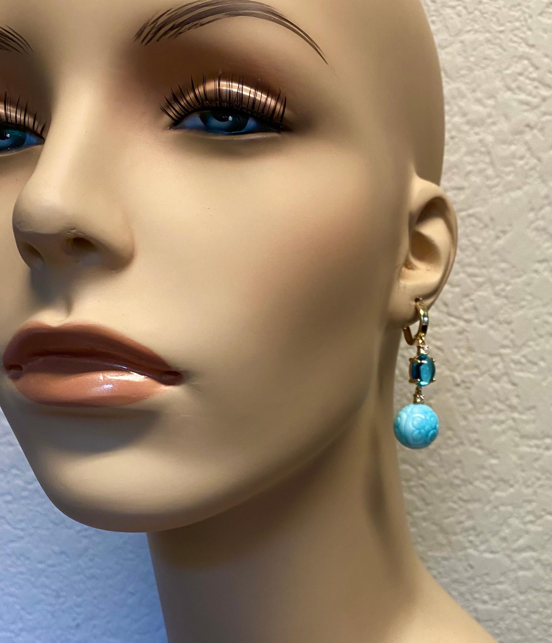 Michael Kneebone Pendants d'oreilles en topazes bleues et diamants sculptés de Larimar Pour femmes en vente