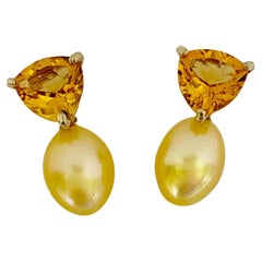 Michael Kneebone Boucles d'oreilles en goutte en perles dorées des mers du Sud et citrine