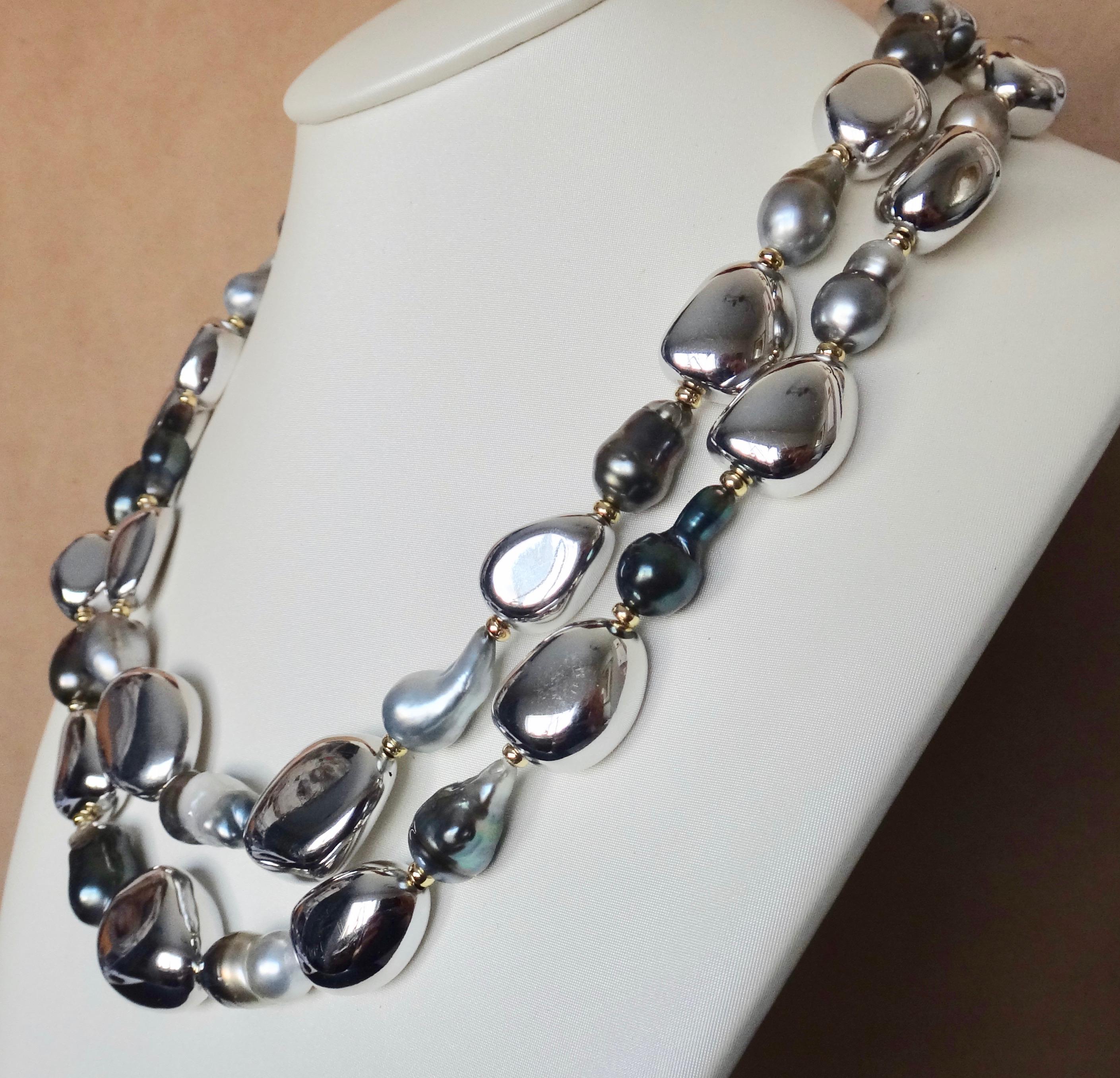 Michael Kneebone Zweireihige Barock-Halskette aus Tahiti-Perlen und Kieselsteinen mit Barockperlen im Angebot 1