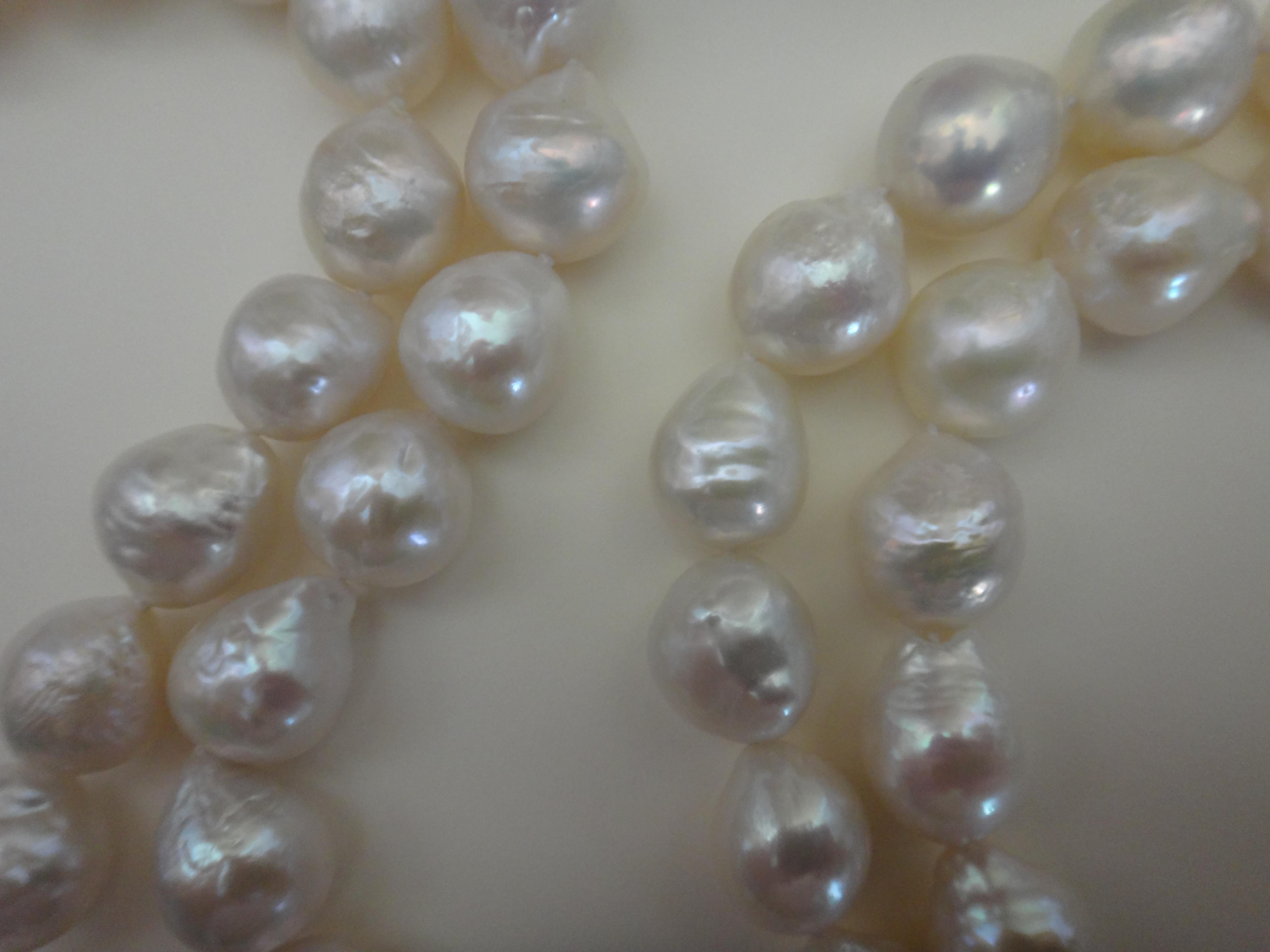 Michael Kneebone Doppelreihige weiße Kasumi-Perlenkette (Zeitgenössisch) im Angebot