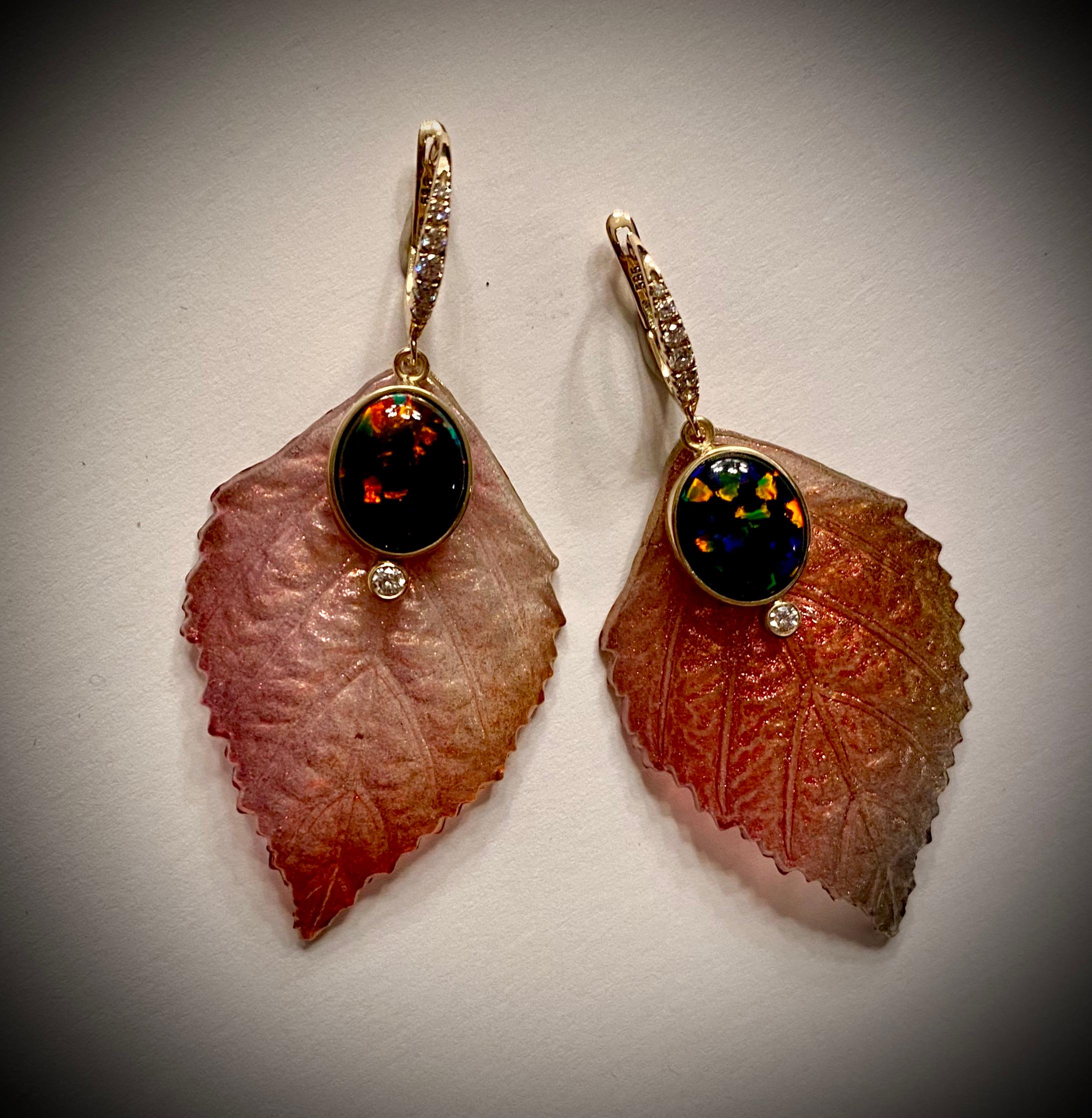 Michael Kneebone - Boucles d'oreilles pendantes en feuilles d'acrylique avec diamant et opale noire d'Éthiopie.   Neuf - En vente à Austin, TX