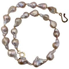 Michael Kneebone - Collier de perles baroques en forme de boule de flamme