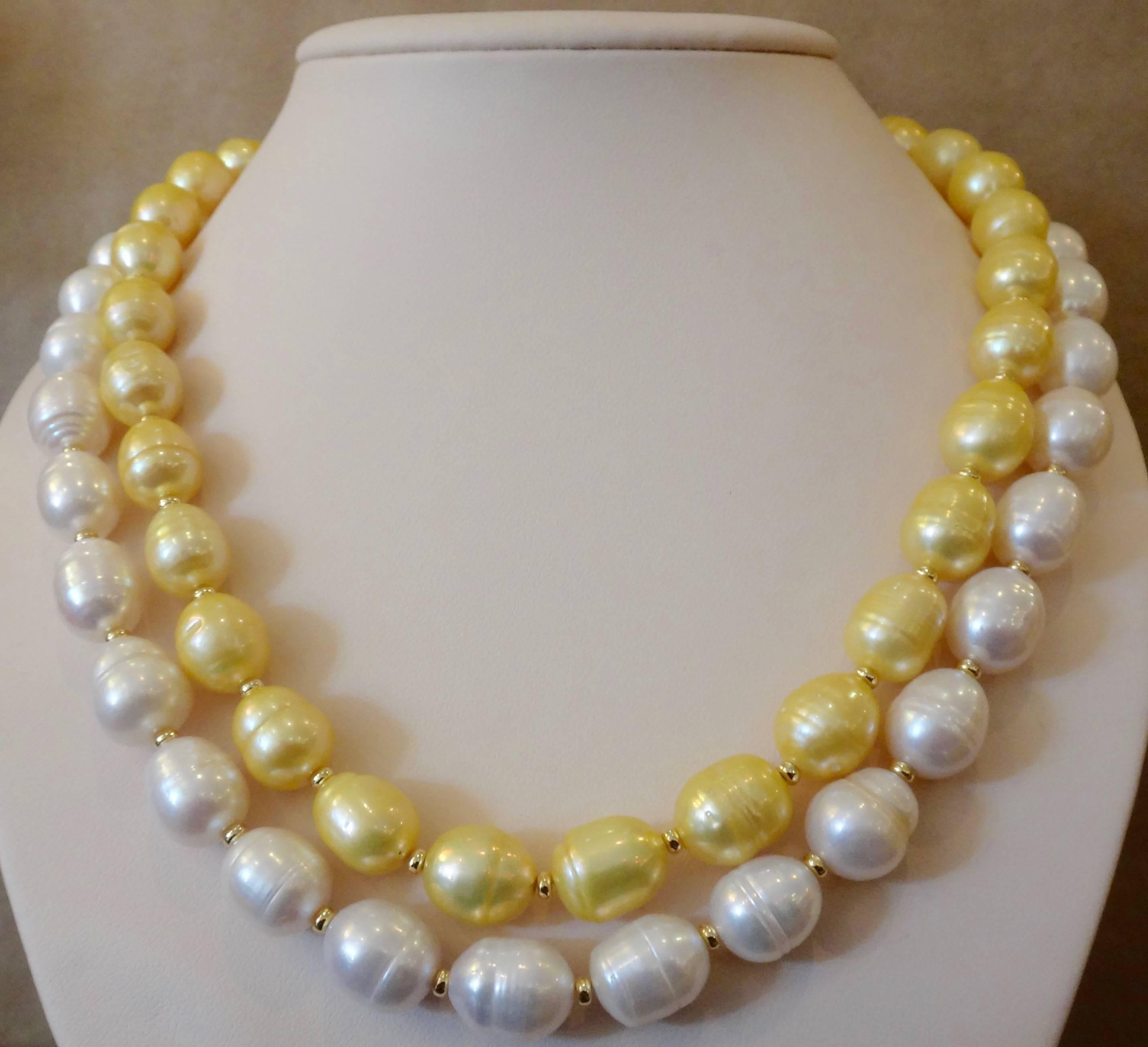 Perle Michael Kneebone Collier baroque à double rang de perles dorées et de perles blanches en vente