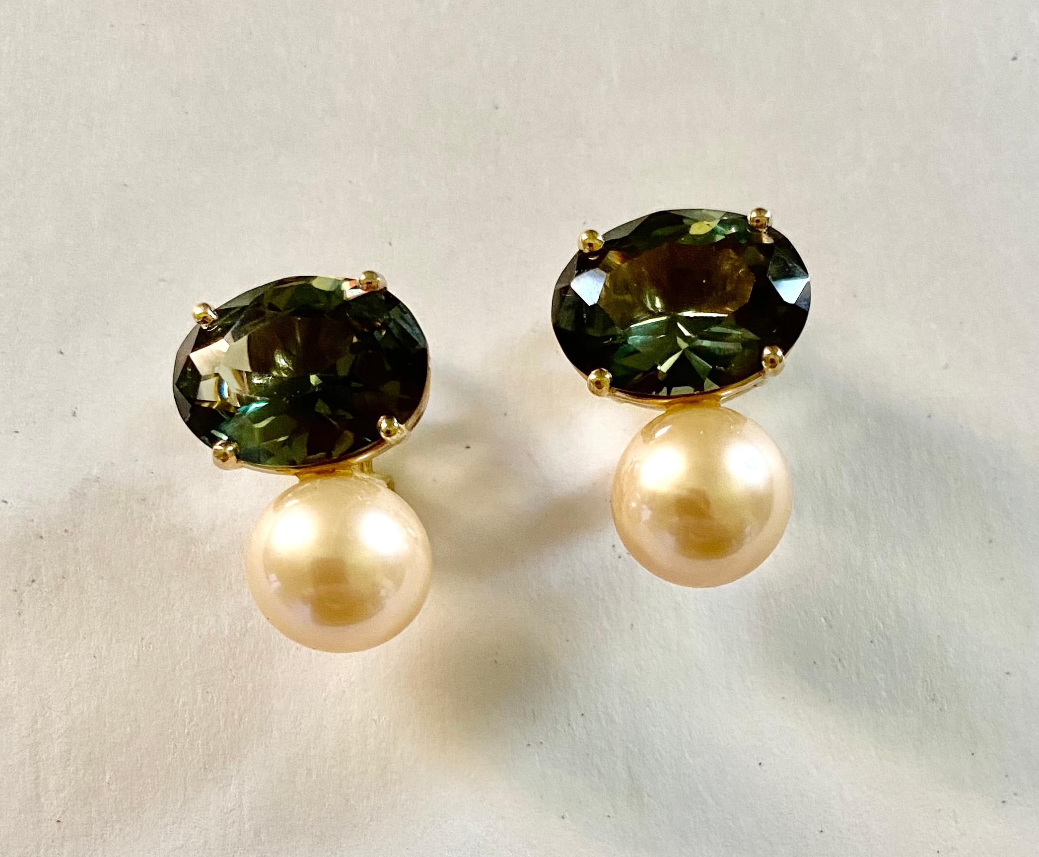 Contemporary Michael Kneebone Green Sapphire Golden South Seas Pearl Due Gemme Drop Earrings