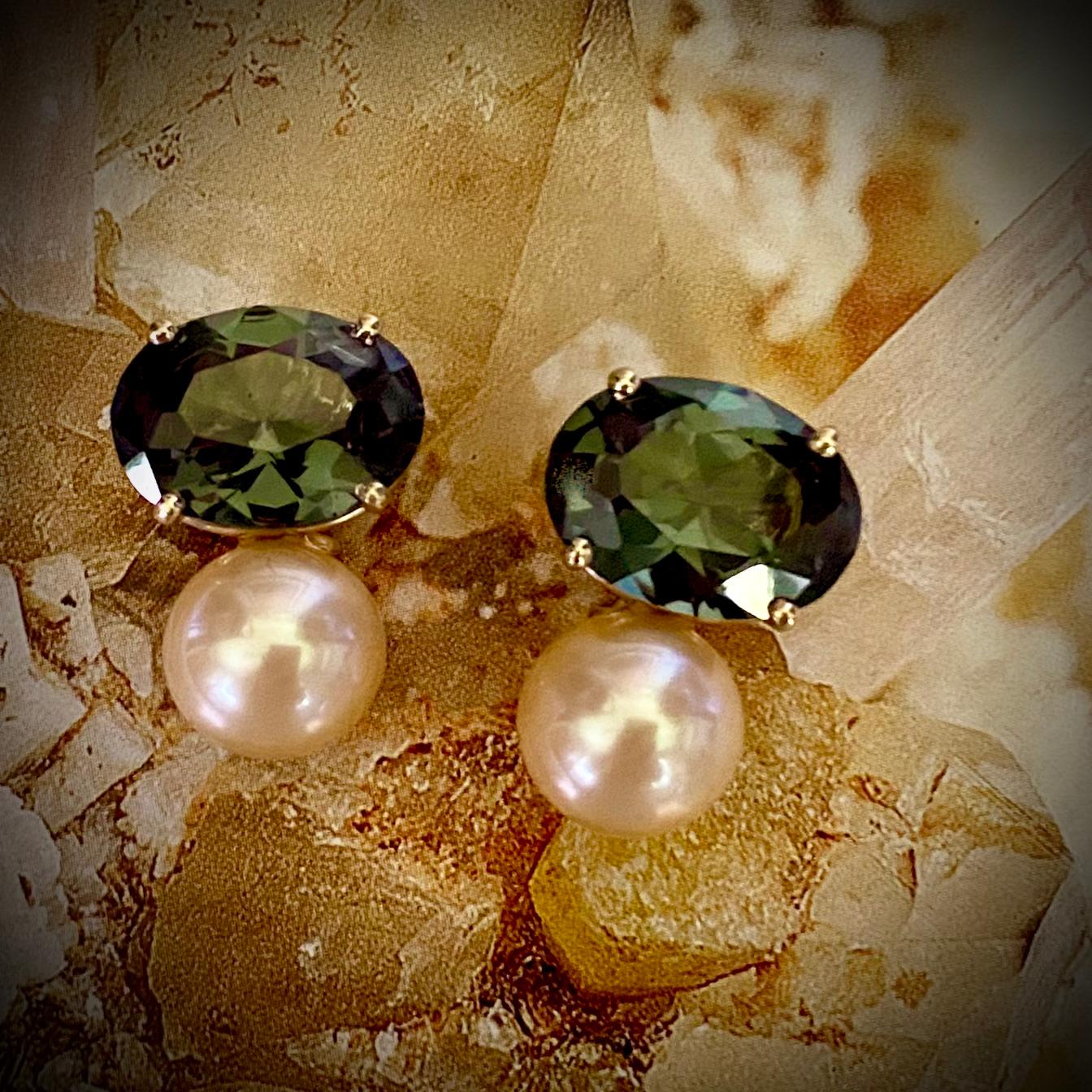 Michael Kneebone Green Sapphire Golden South Seas Pearl Due Gemme Drop Earrings In New Condition In Austin, TX