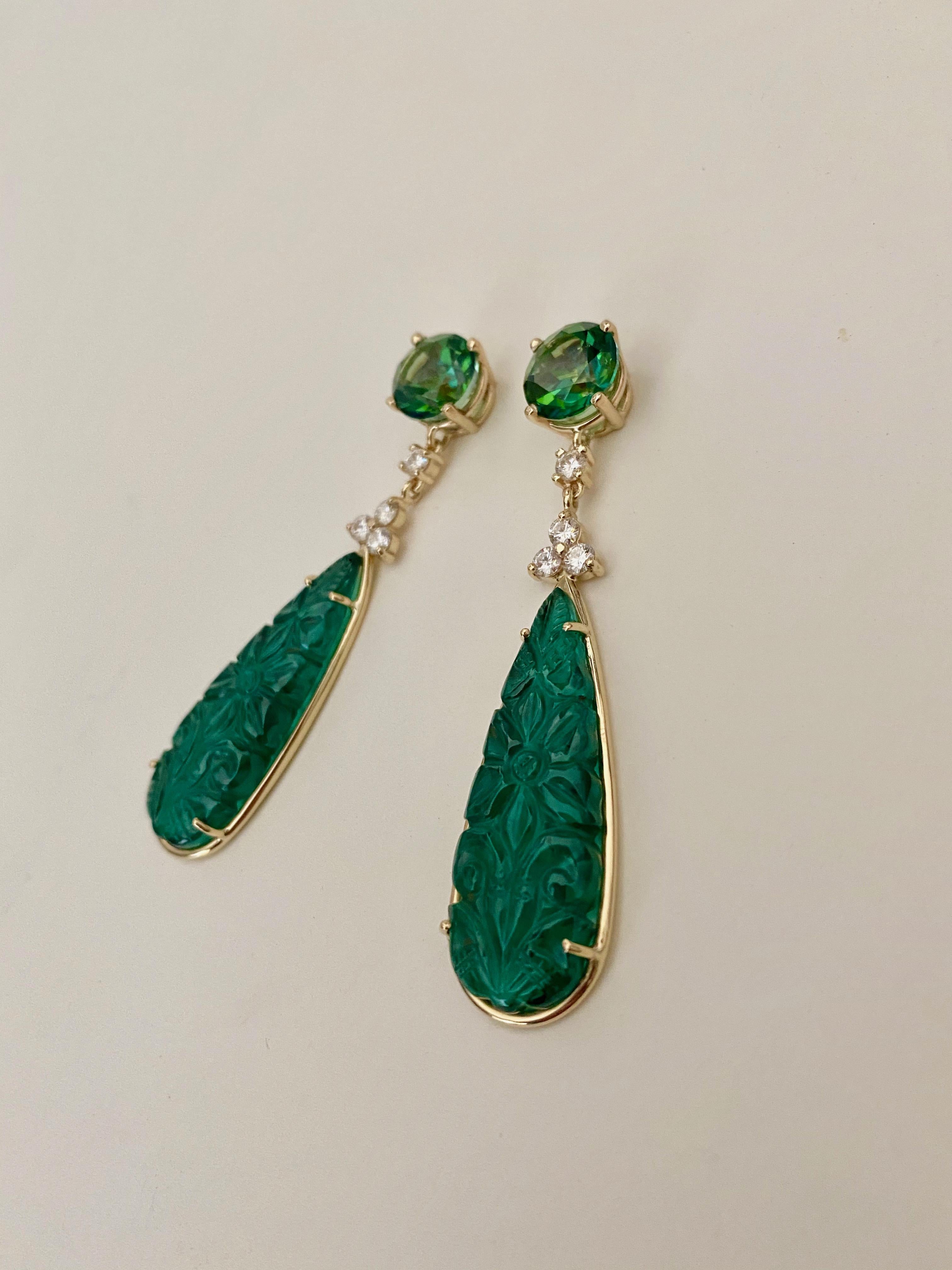 Michael Kneebone Boucles d'oreilles pendantes en topaze verte, diamant et onyx vert en vente 1