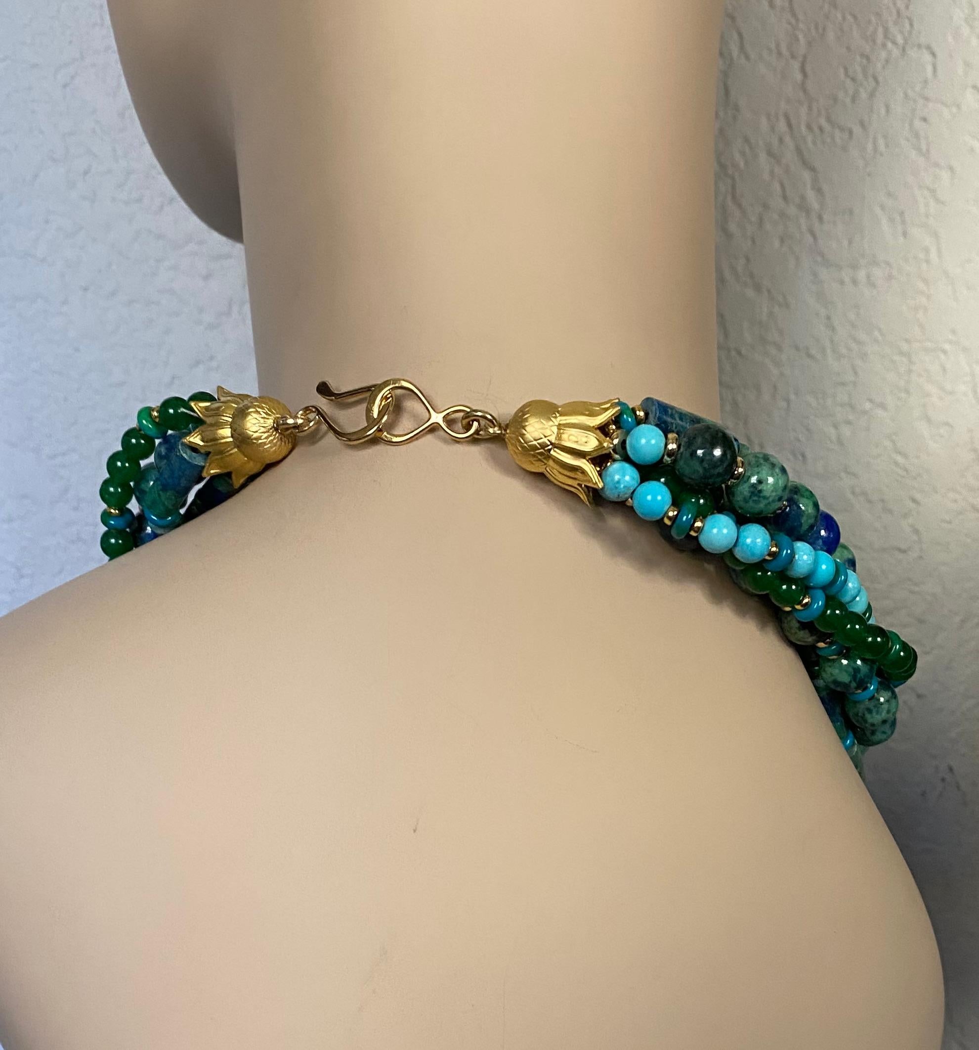 Donna Michael Kneebone Anello degli arcieri in giadeite Collana di perle miste a torsione in vendita